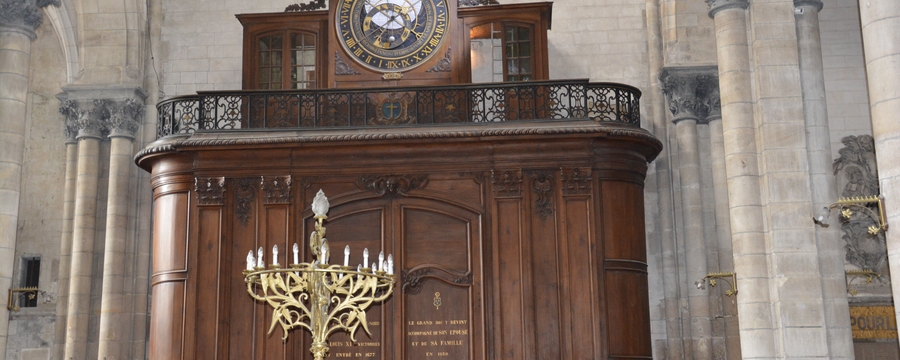 porte à tambour nord avec son horloge astrolabe