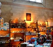 boutique dans la cathédrale notre dame