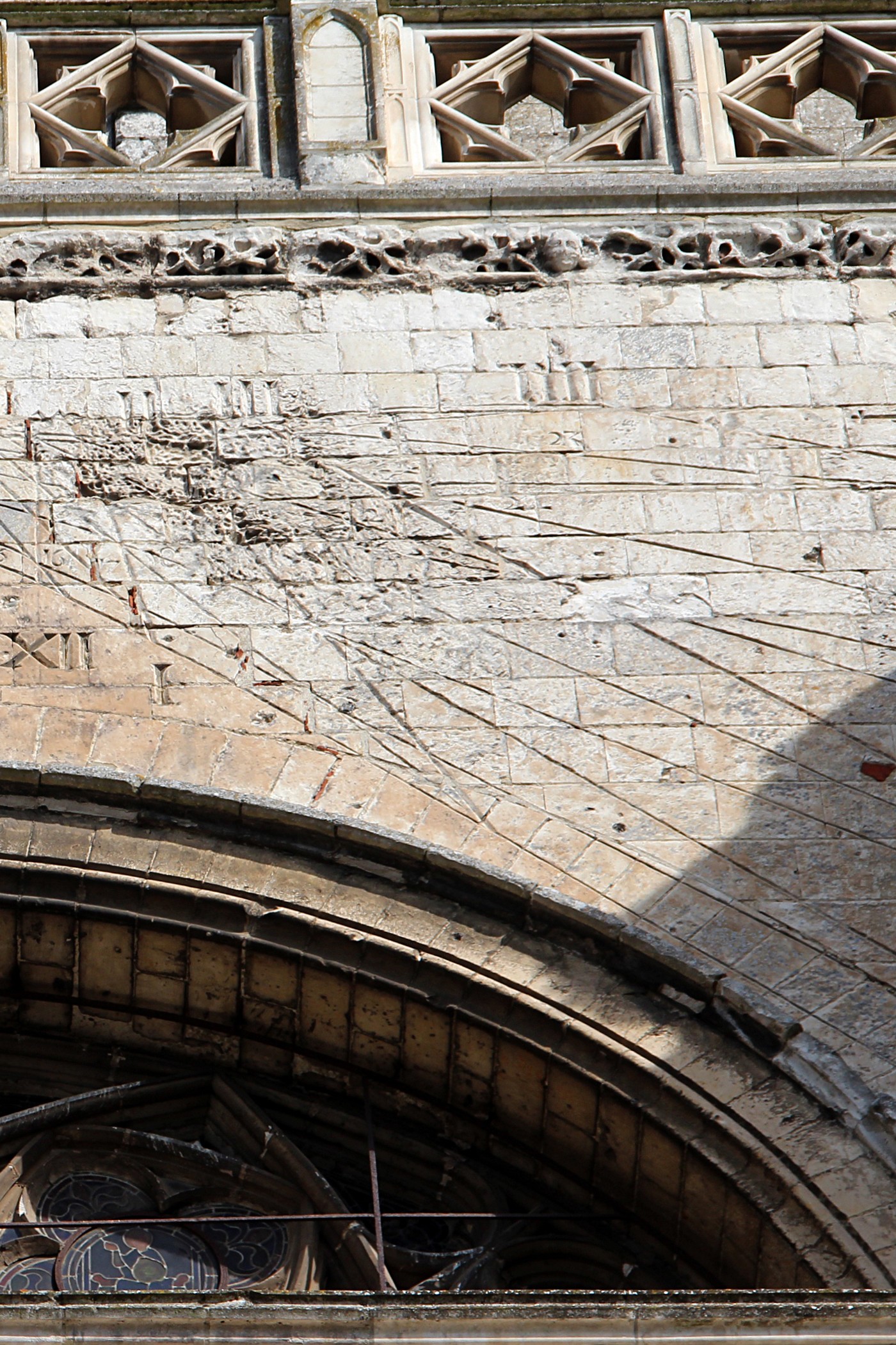 cadran solaire cathédrale saint-omer avant restauration