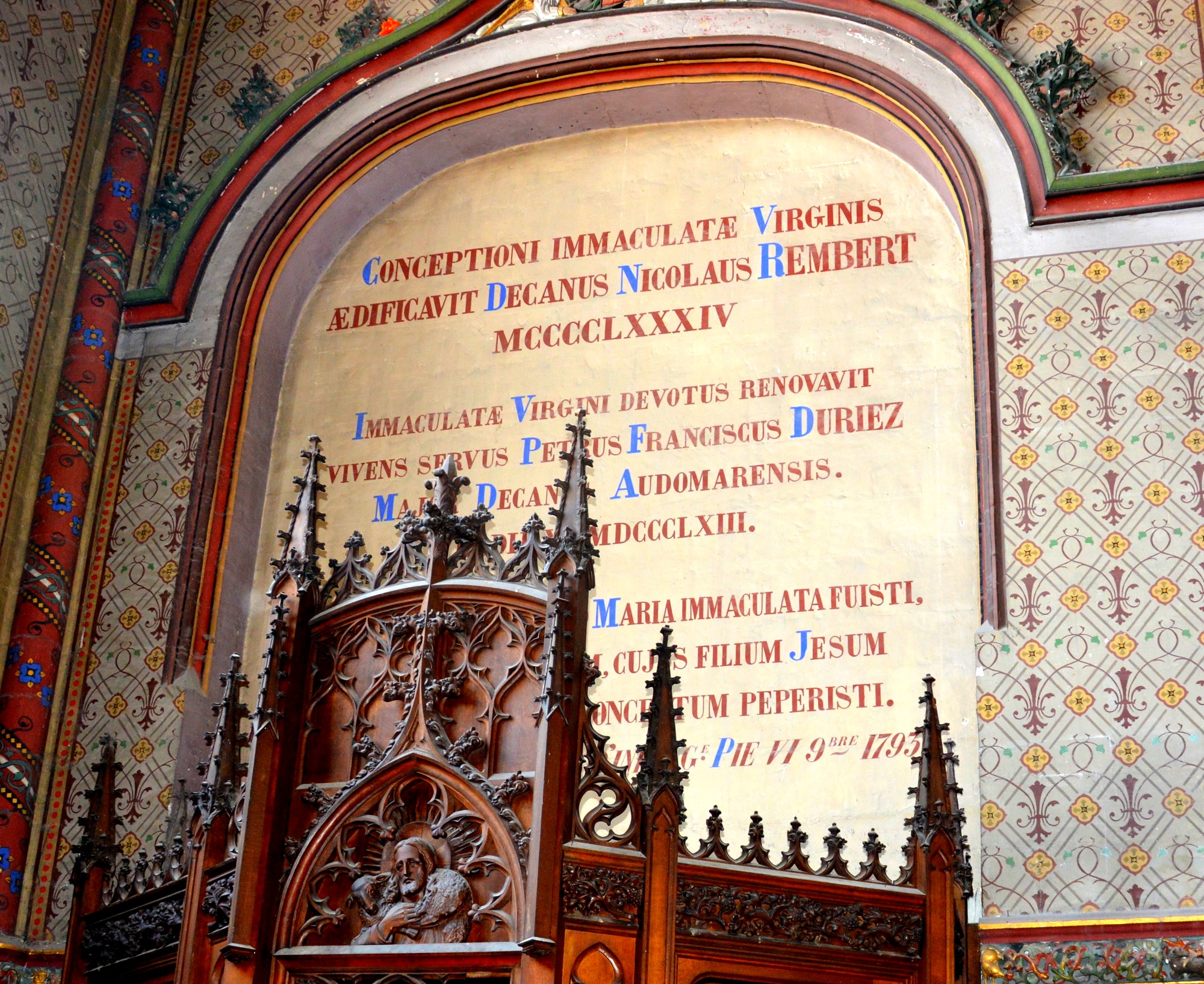 Insription murale en l'honneur de la rénovation de la chapelle