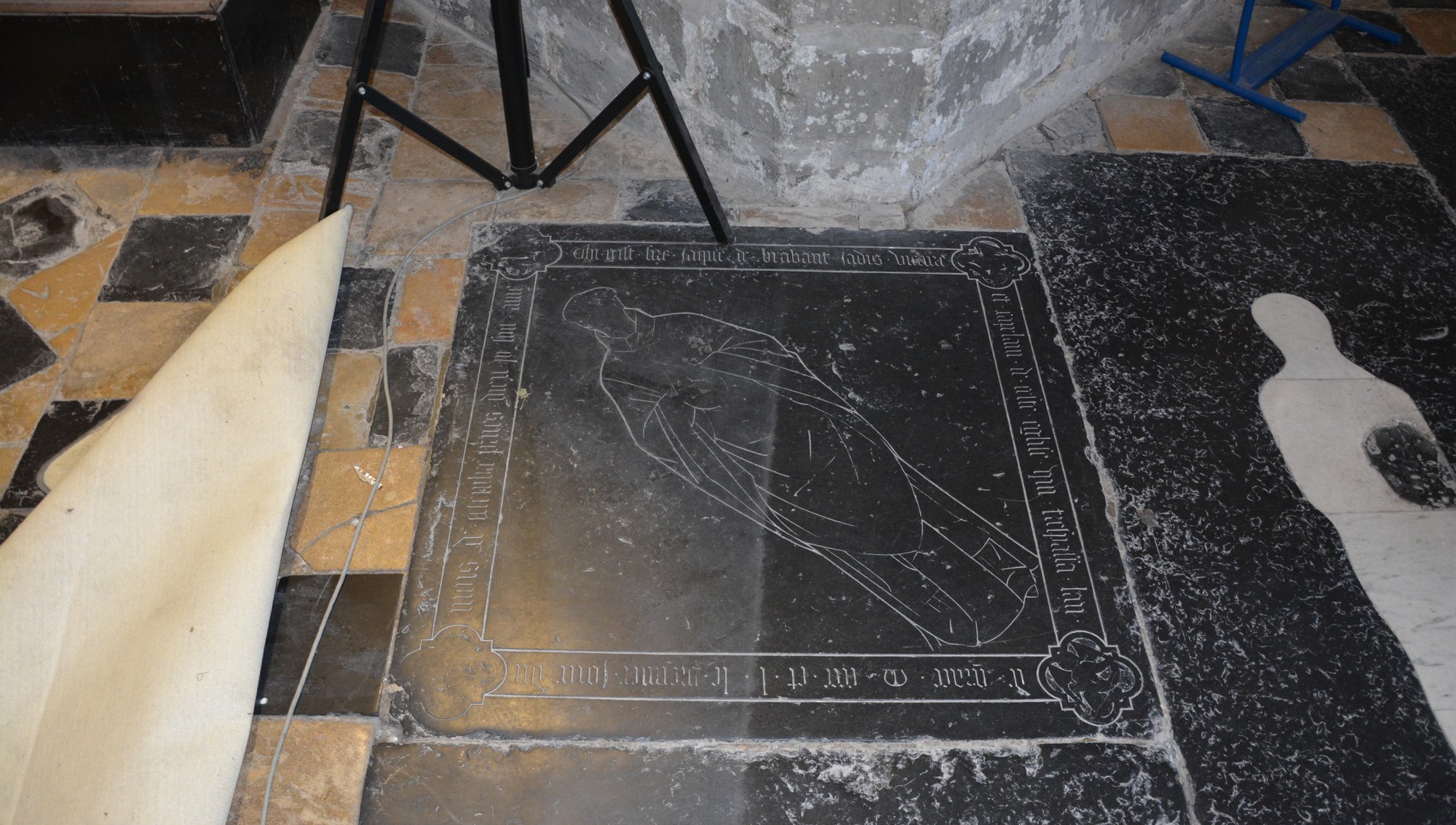 Cathédrale de Saint-Omer - dallage nef sud