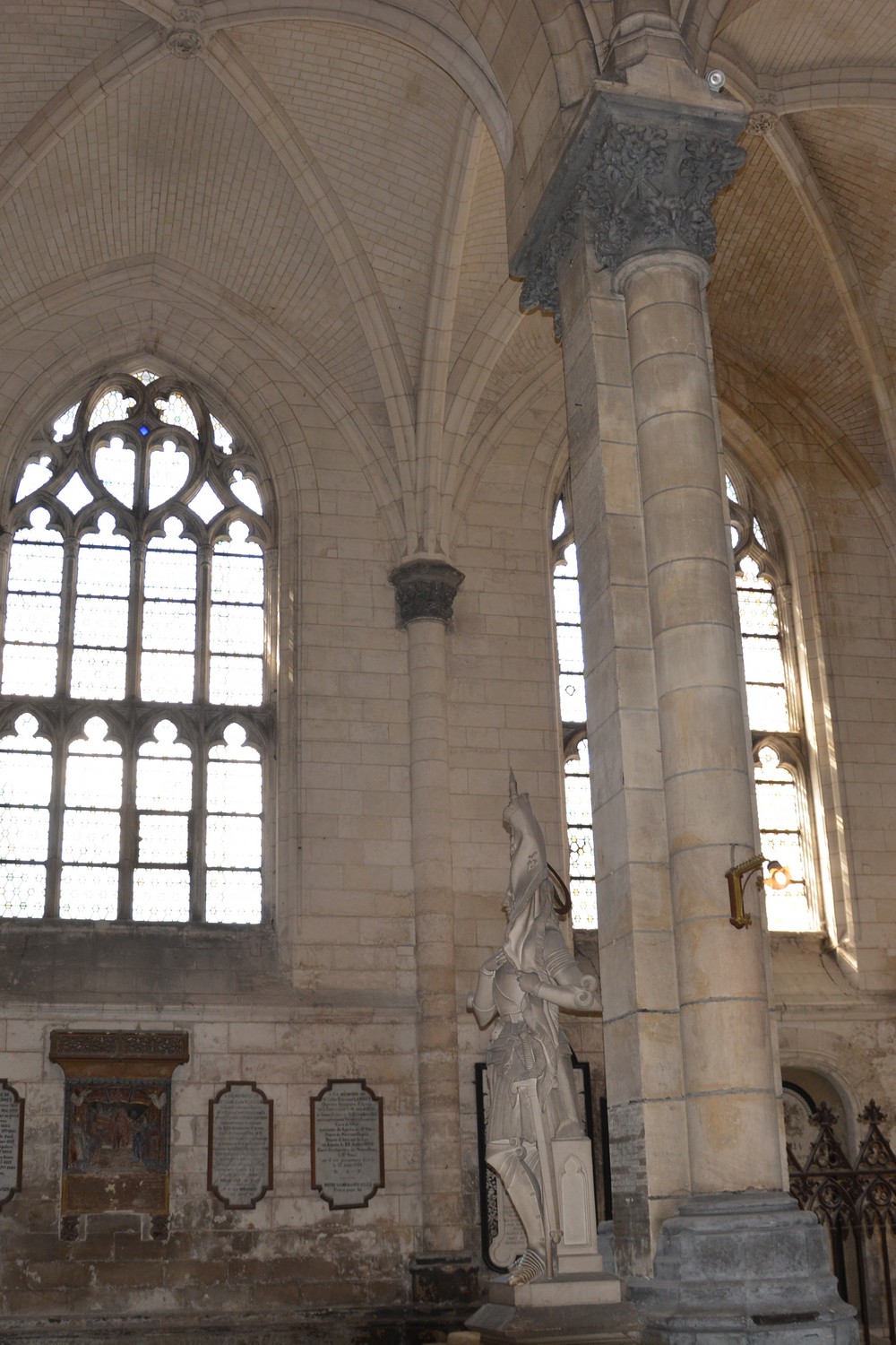 Cathédrale de Saint-Omer  -  ancienne chapelle saint Antoine - vitrail