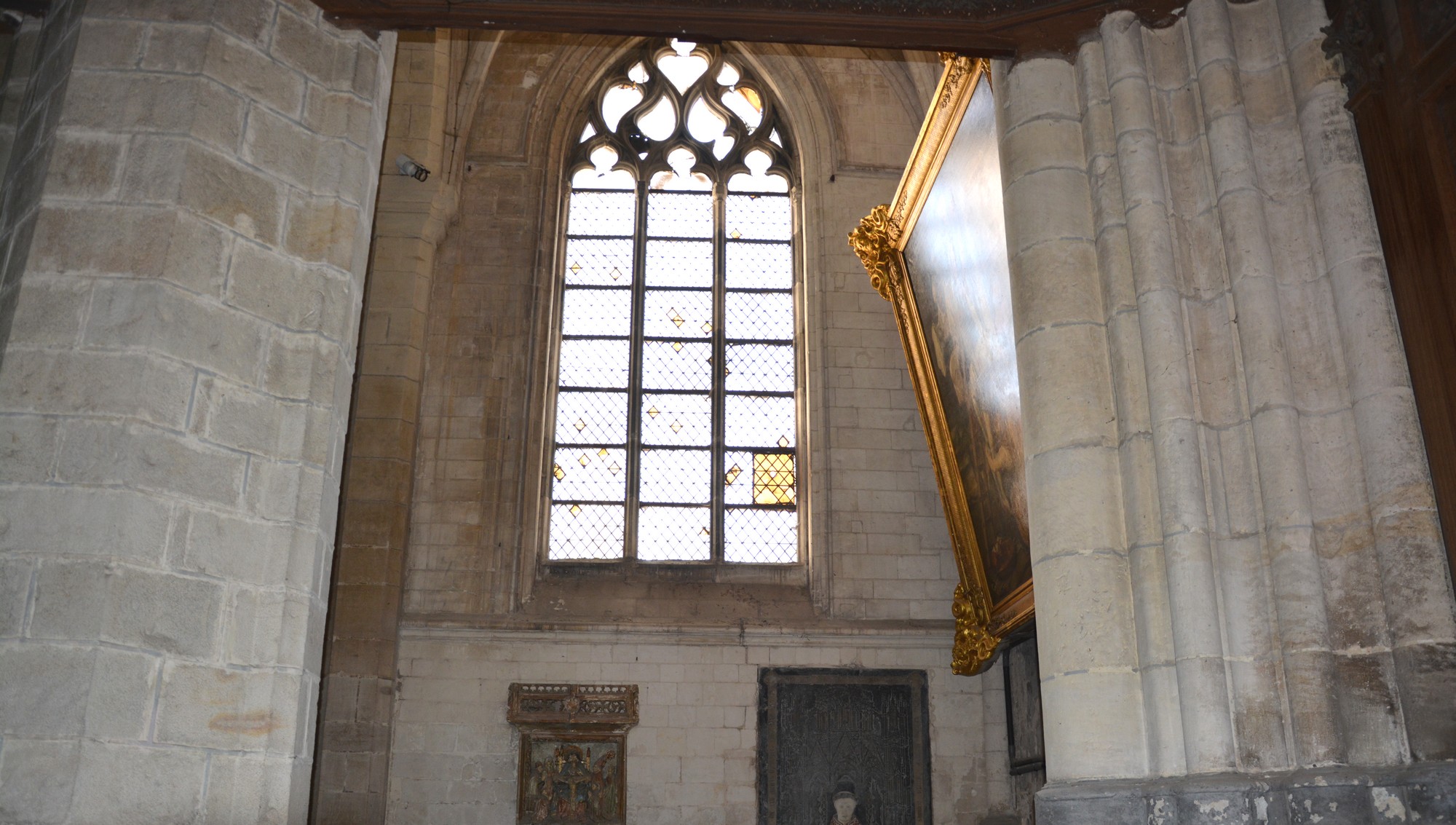 Cathédrale de Saint-Omer - chapelle ancienne sainte trinité,vitrail