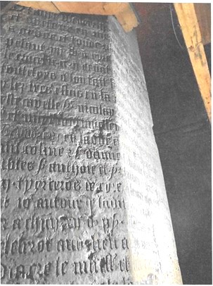 (1)Notre-Dame des Miracles de Saint-Omer|inscription commémorative des fondations du chanoine Wallerand Pépin sur le pilier (1)Notre-Dame des Miracles de Saint-Omer|inscription commémorative des fondations du chanoine Wallerand Pépin sur le pilier