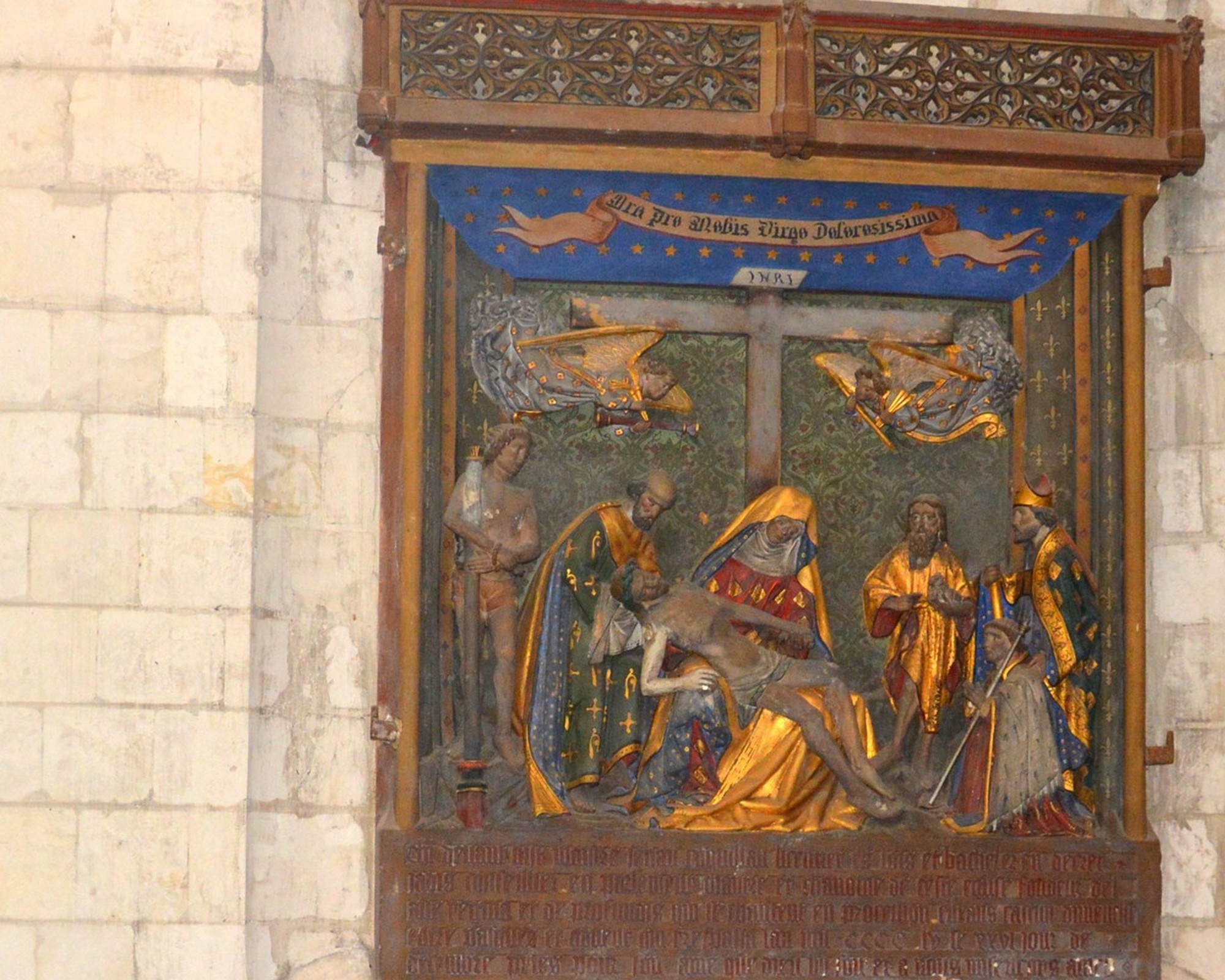 Cathédrale de Saint-Omer - Chapelle saint Denis - haut-relief Notre dame de pitié