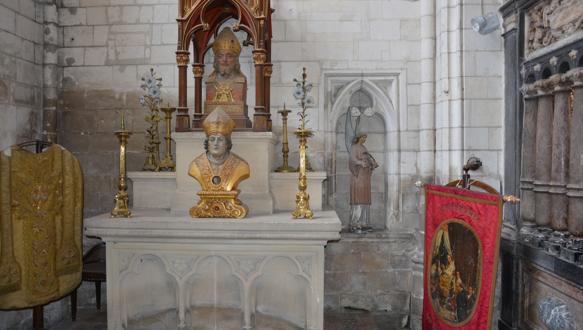 Cathédrale de Saint-Omer - Chapelle Saint Jacques Apôtre - objets liturgiques