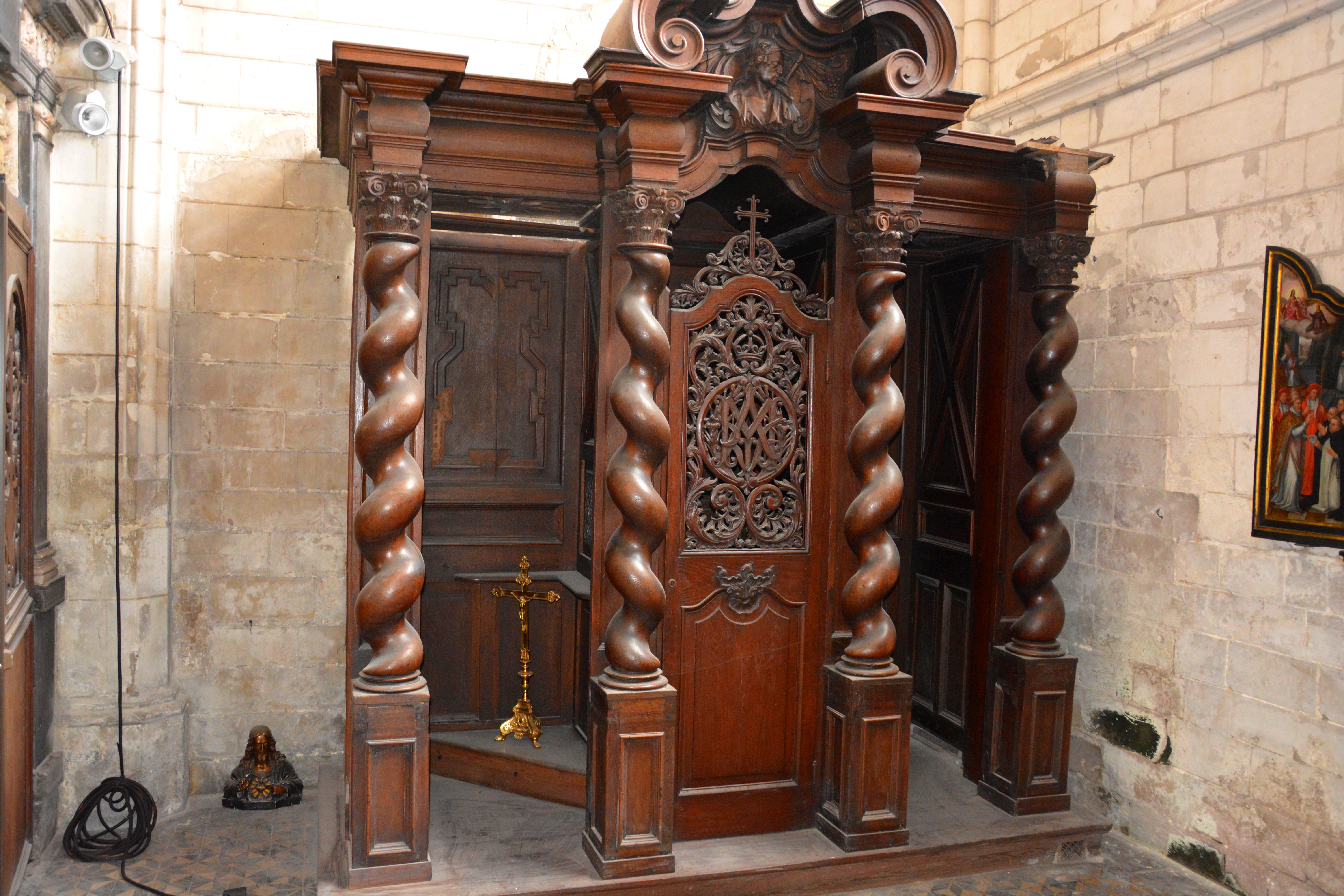 Cathédrale de Saint-Omer - Chapelle Saint Jacques Apôtre, confessionnal