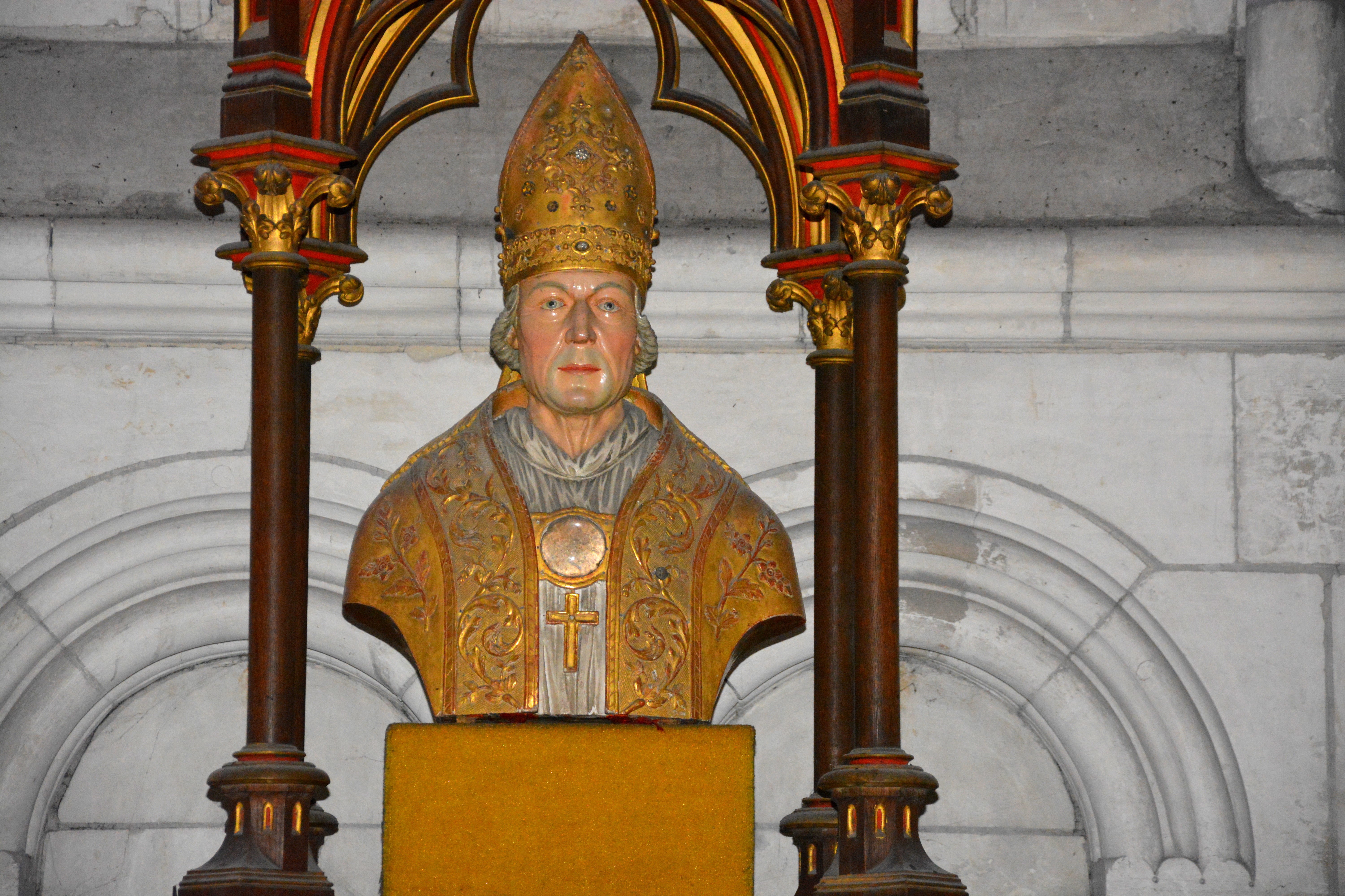 reliquaire chef de saint Omer| moine à Luxeuil,  quand en 637 le roi Dagobert l'envoya comme évêque à Thérouanne