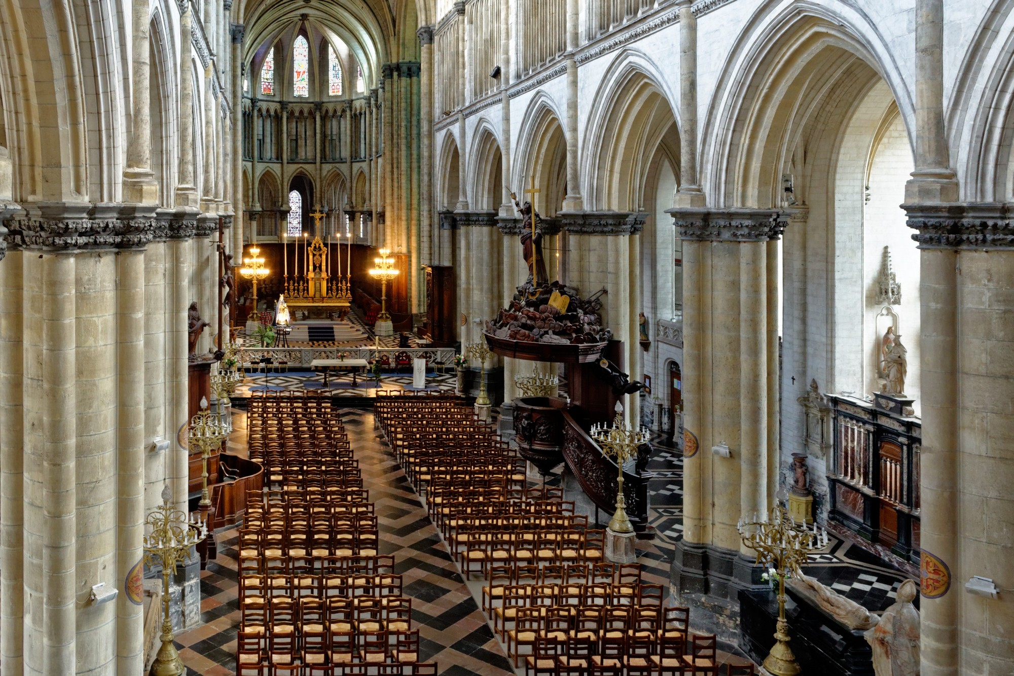 Cathédrale de Saint-Omer -  dallage de la Nef, travées centrales A1 - A8