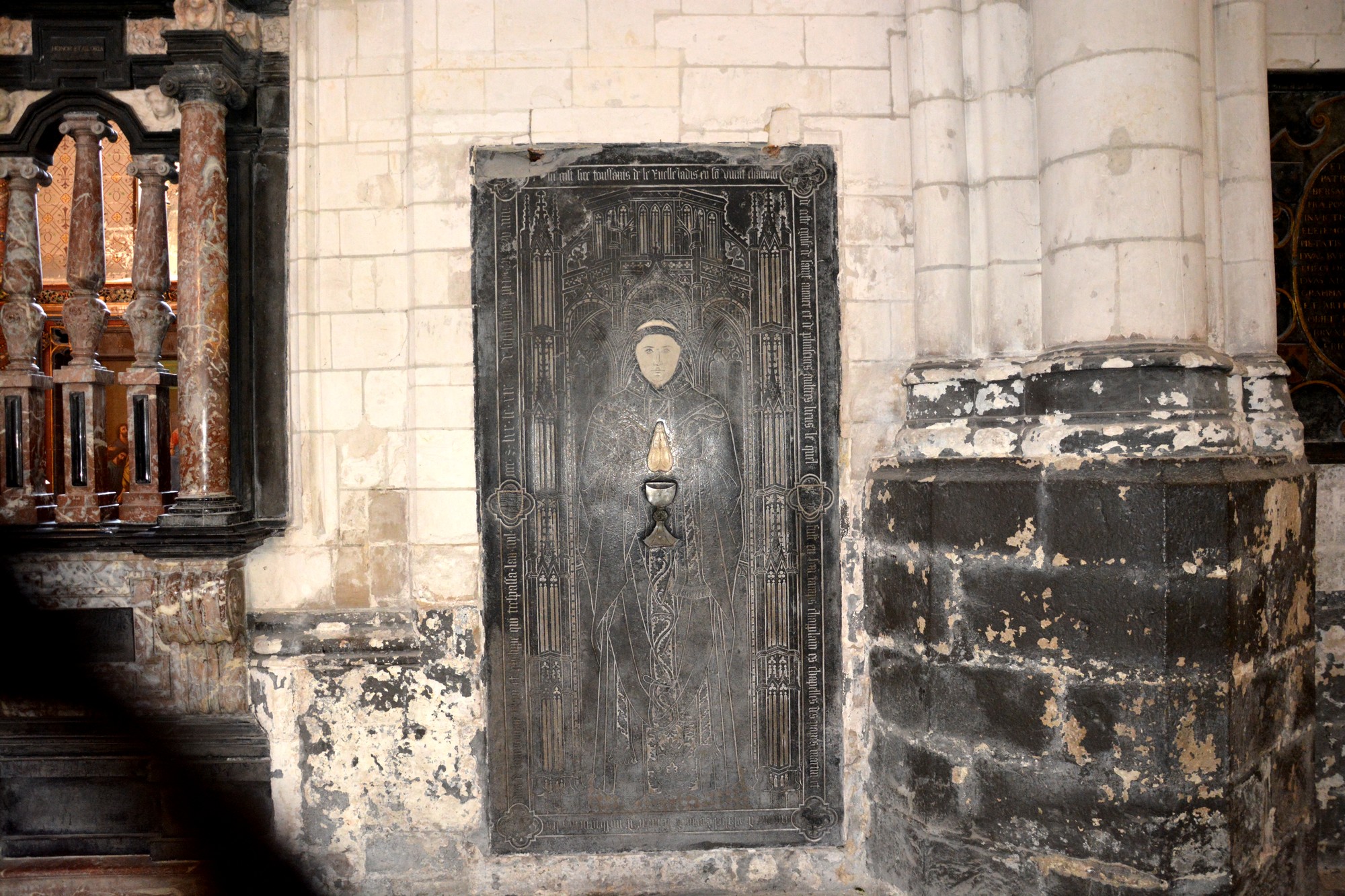 Cathédrale de Saint-Omer -  dallage de la Nef, travée latérale C3