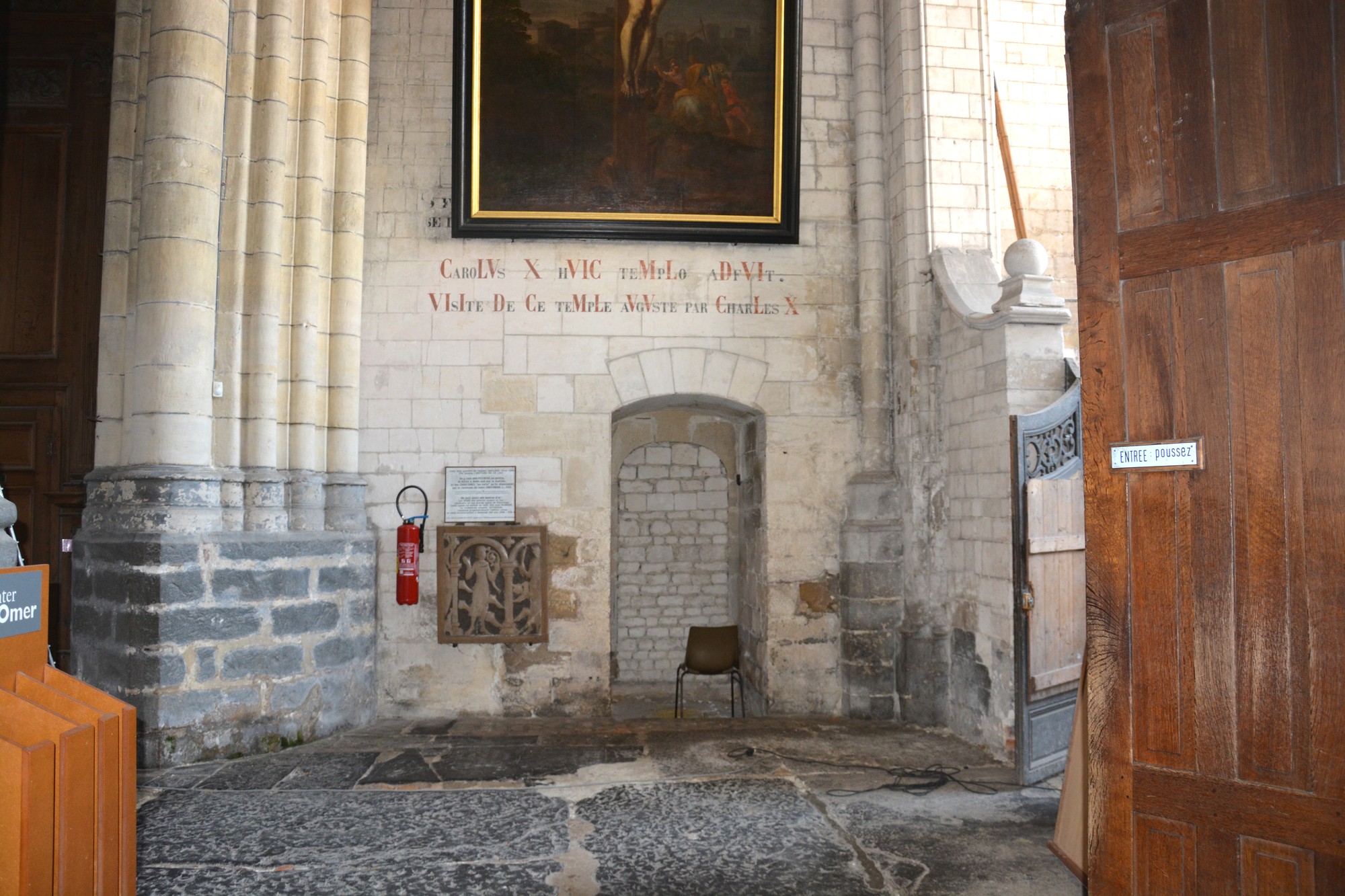 Cathédrale de Saint-Omer -  dallage de la Nef, travée latérale D1