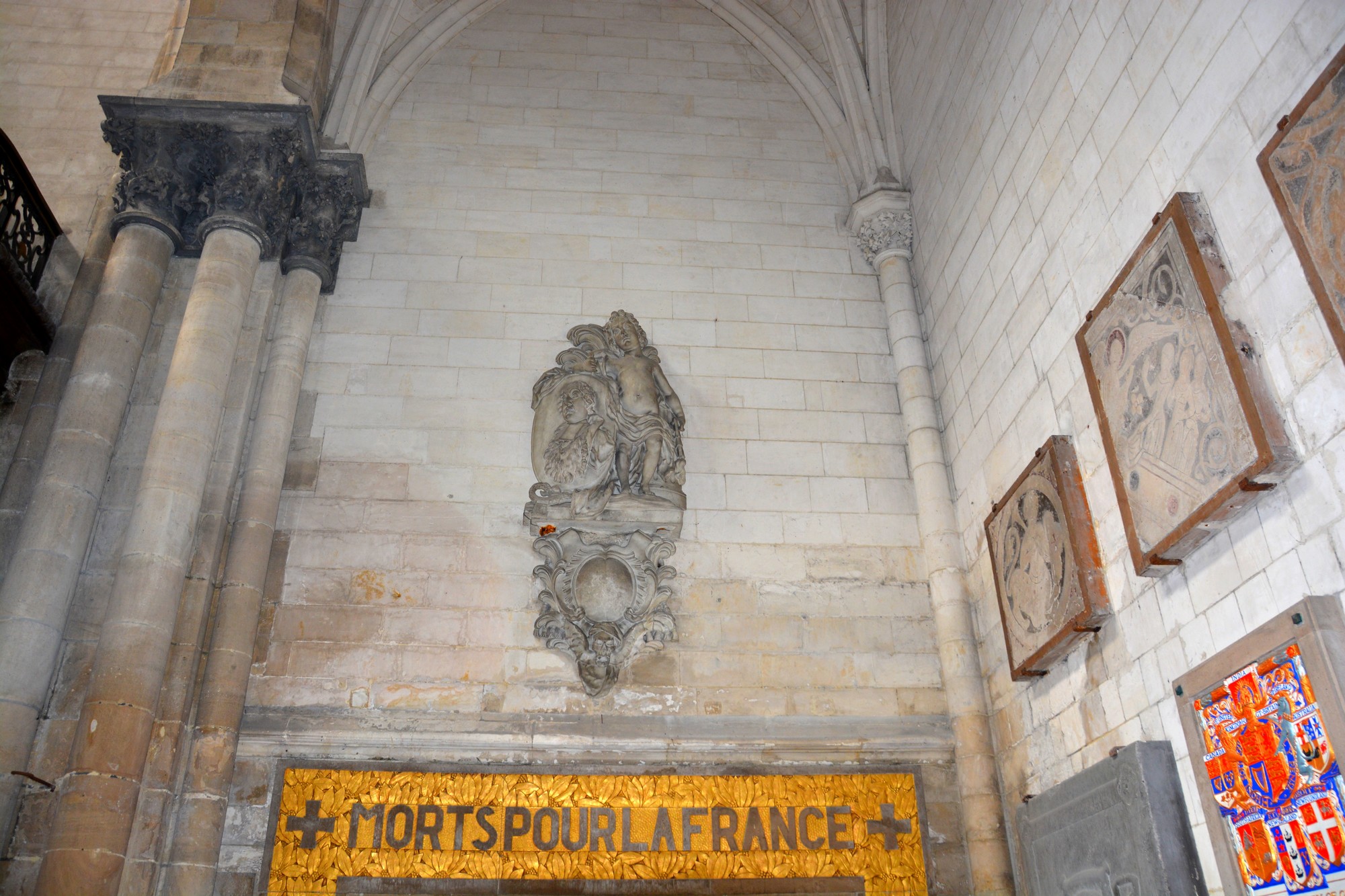 Cathédrale de Saint-Omer -  dallage du Transept Nord, travée latérale F1