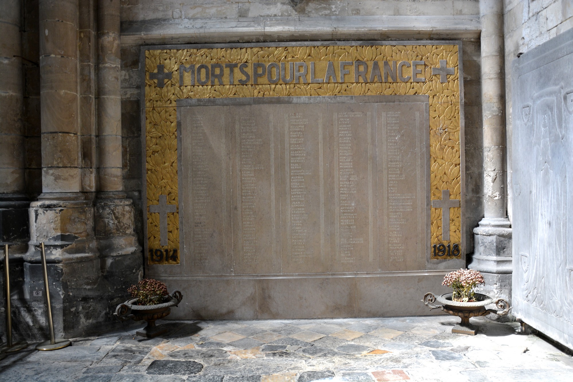 Cathédrale de Saint-Omer -  dallage du Transept Nord, travée latérale F1