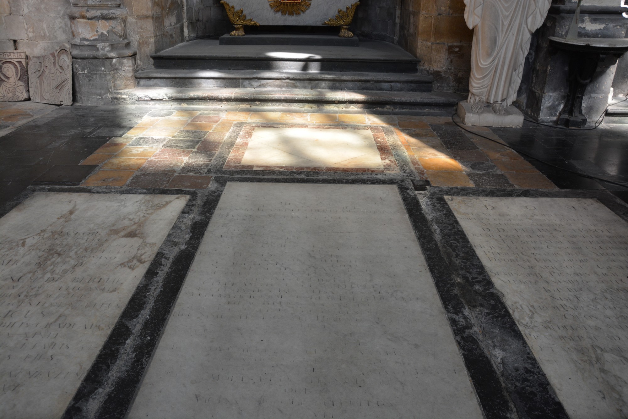 Cathédrale de Saint-Omer -  dallage du Transept Nord, travée latérale F2