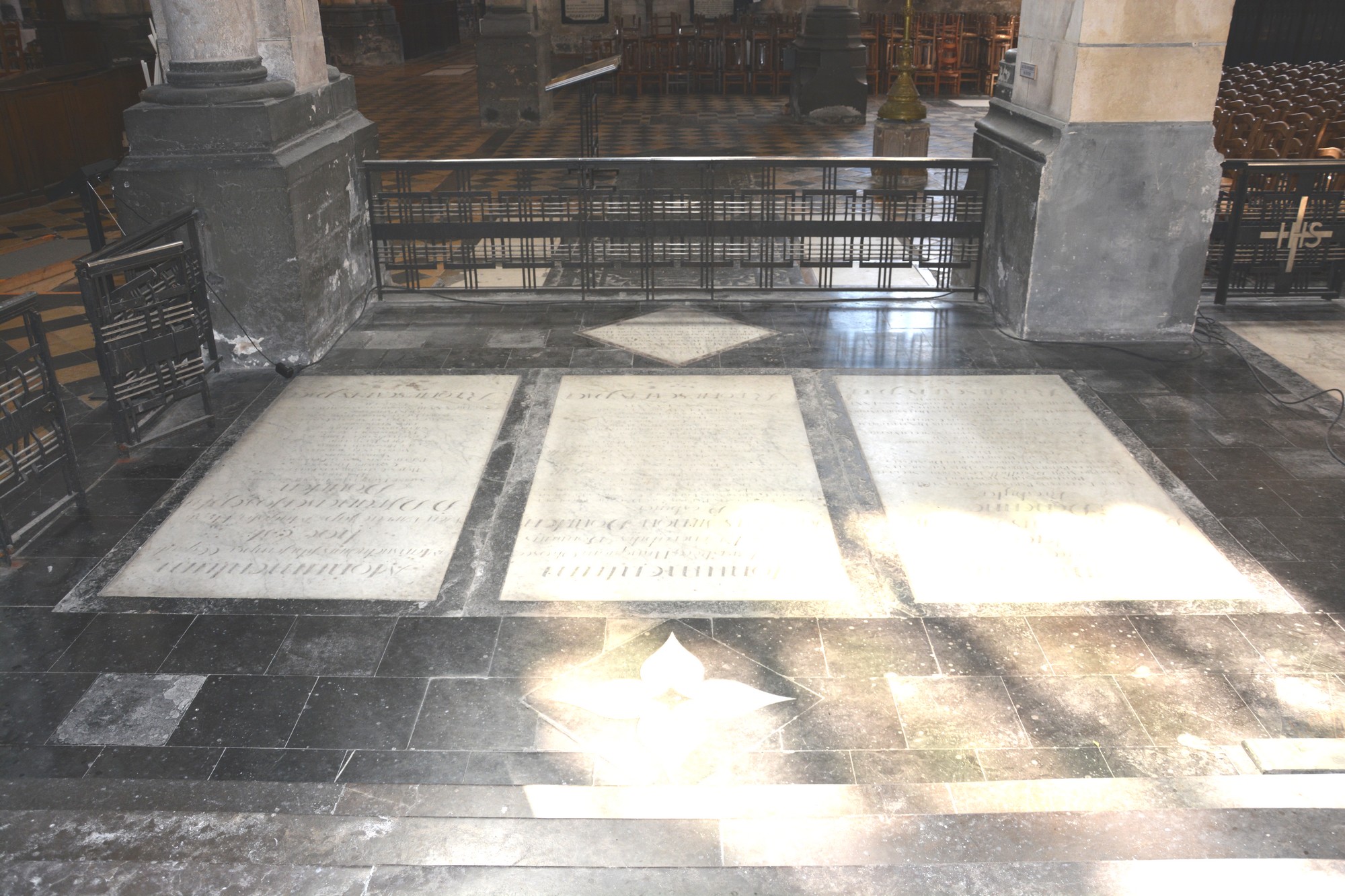 Cathédrale de Saint-Omer -  dallage du Transept Nord, travée latérale F3