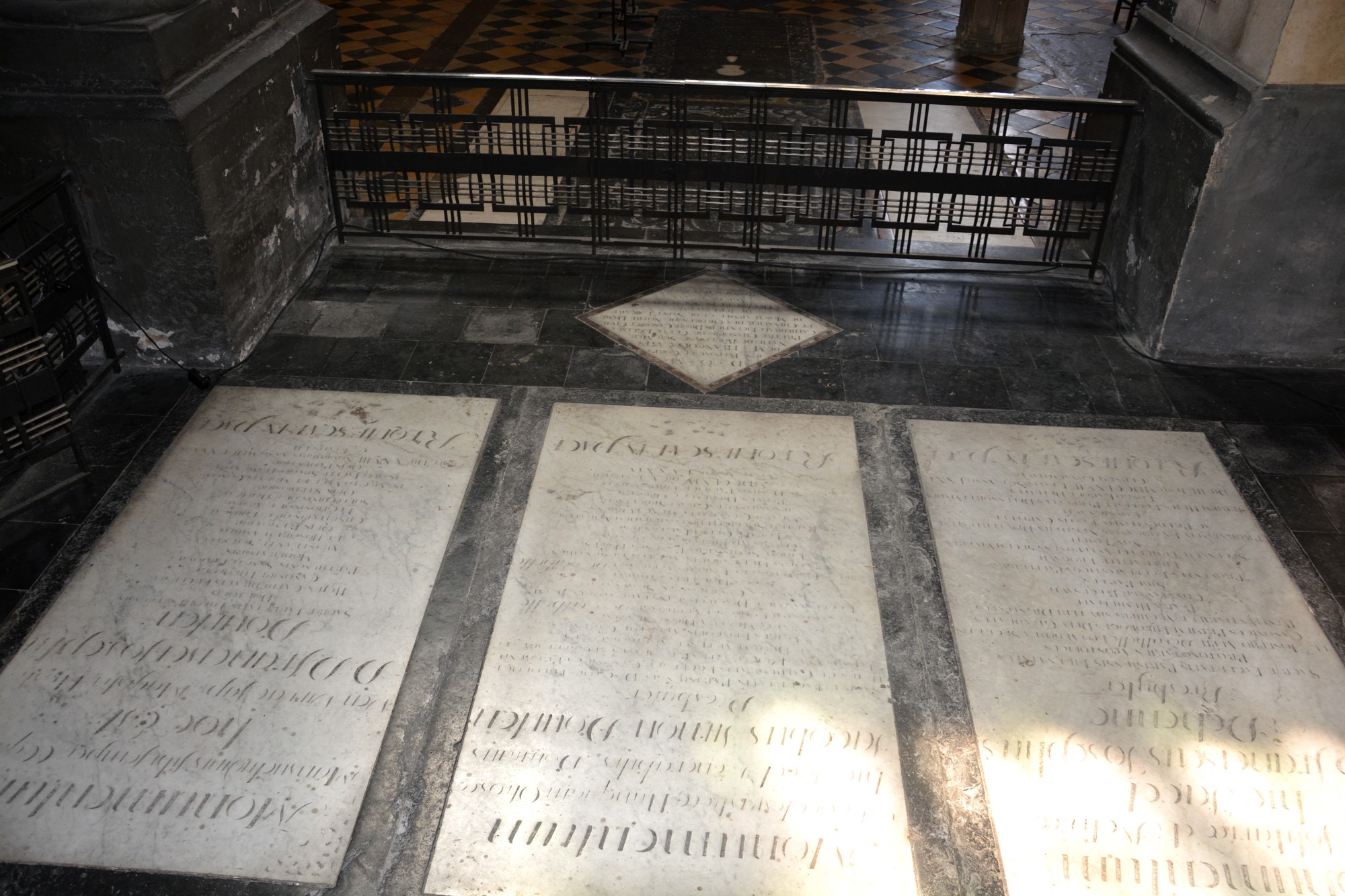 Cathédrale de Saint-Omer -  dallage du Transept Nord, travée latérale F3