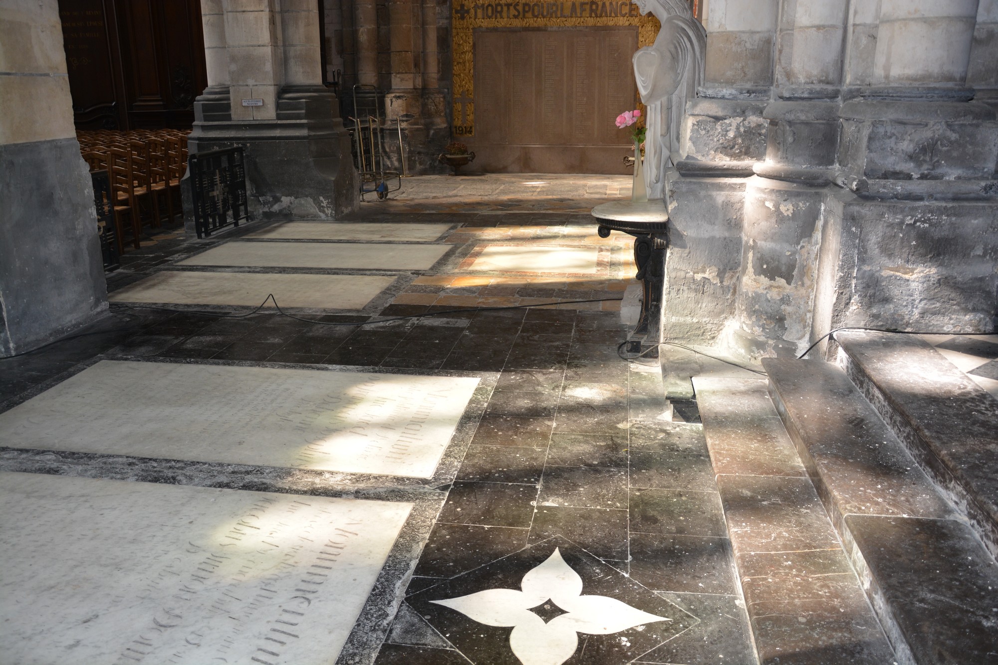 Cathédrale de Saint-Omer -  dallage du Transept Nord, travée latérale F3