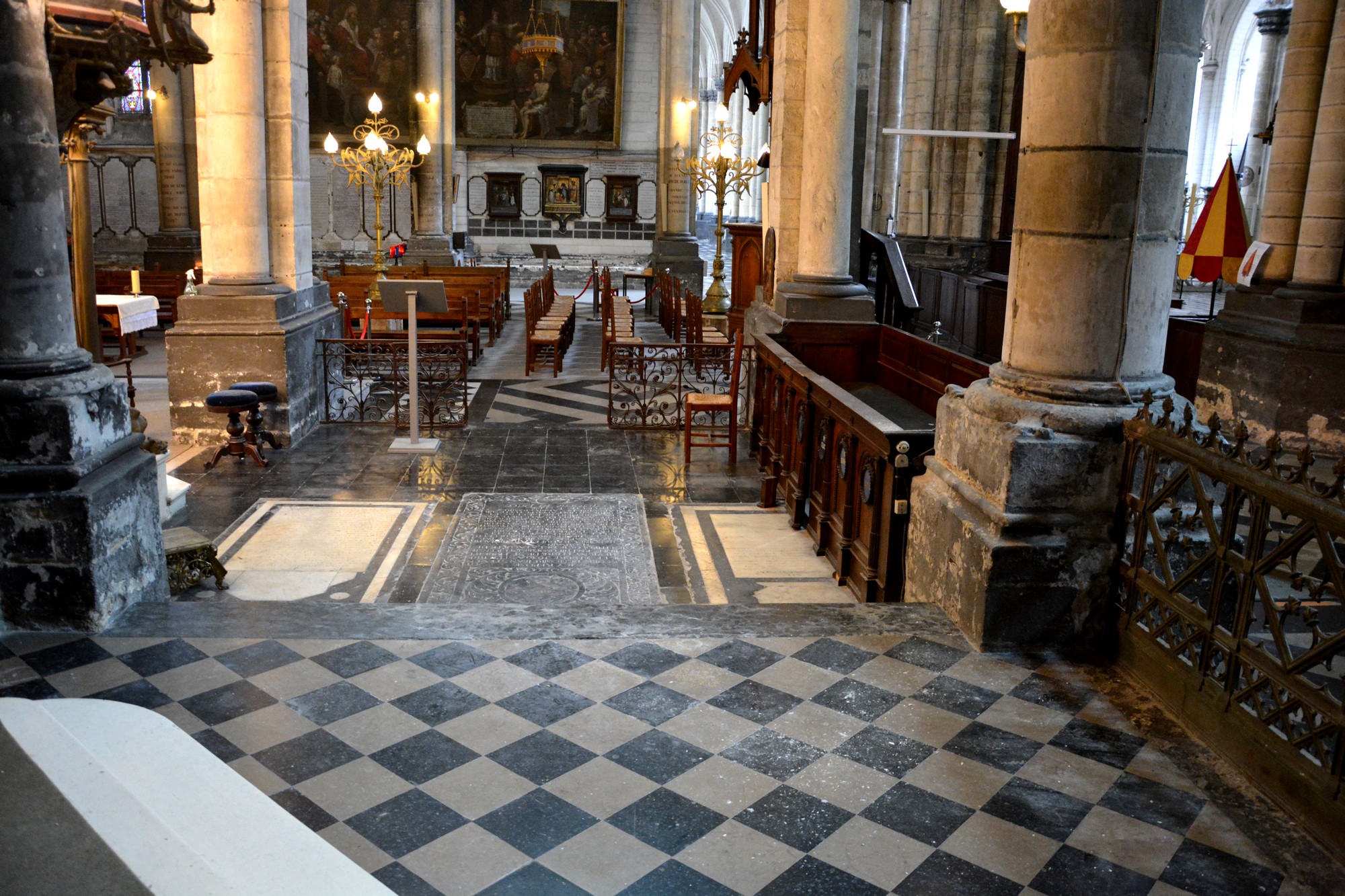 Cathédrale de Saint-Omer -  dallage du Transept Sud, travée latérale F6