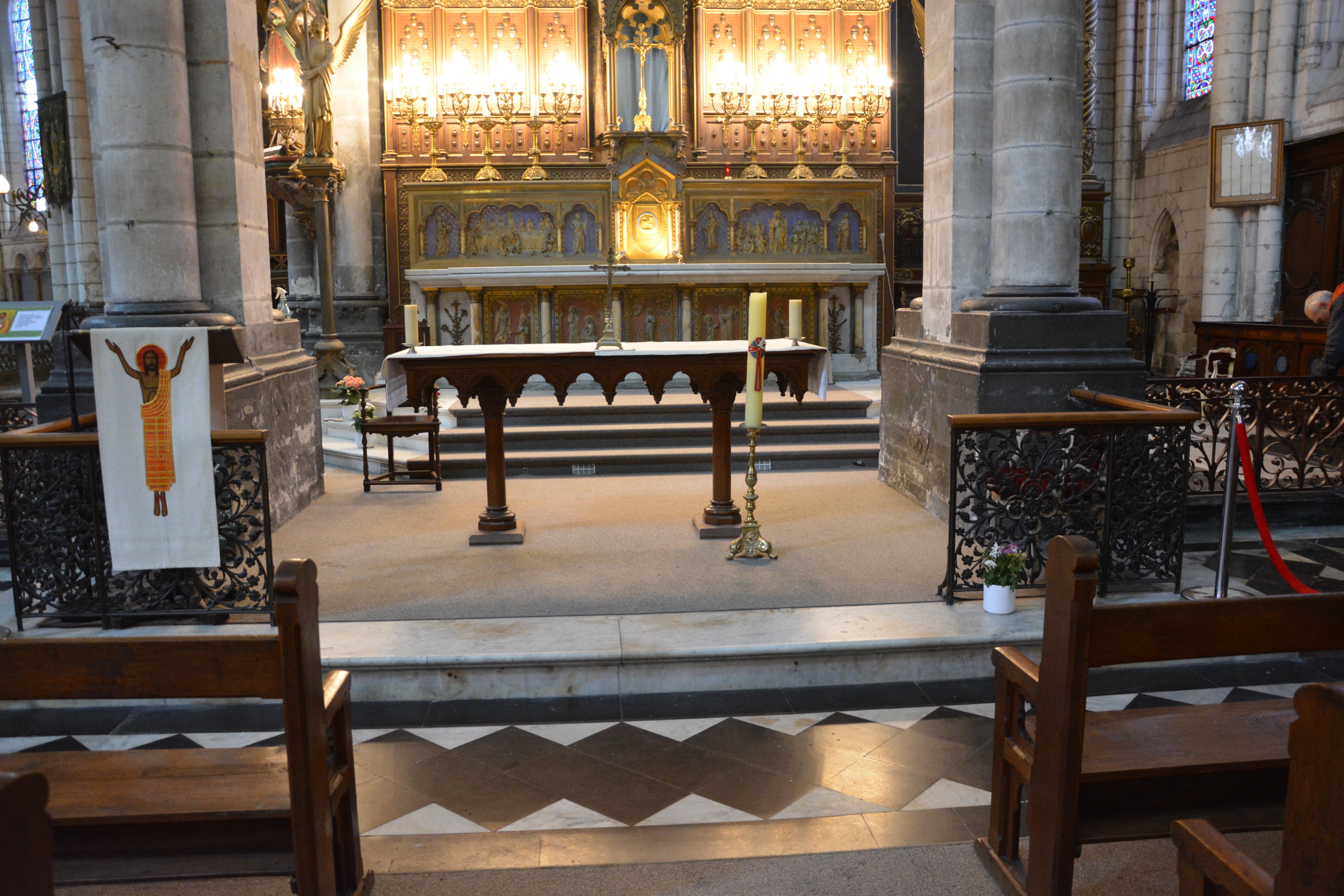 Cathédrale de Saint-Omer -  dallage du Transept Sud, travée latérale F7