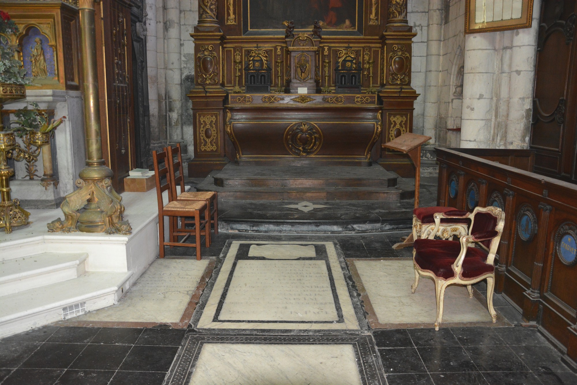 Cathédrale de Saint-Omer -  dallage du Transept Sud, travée latérale F8