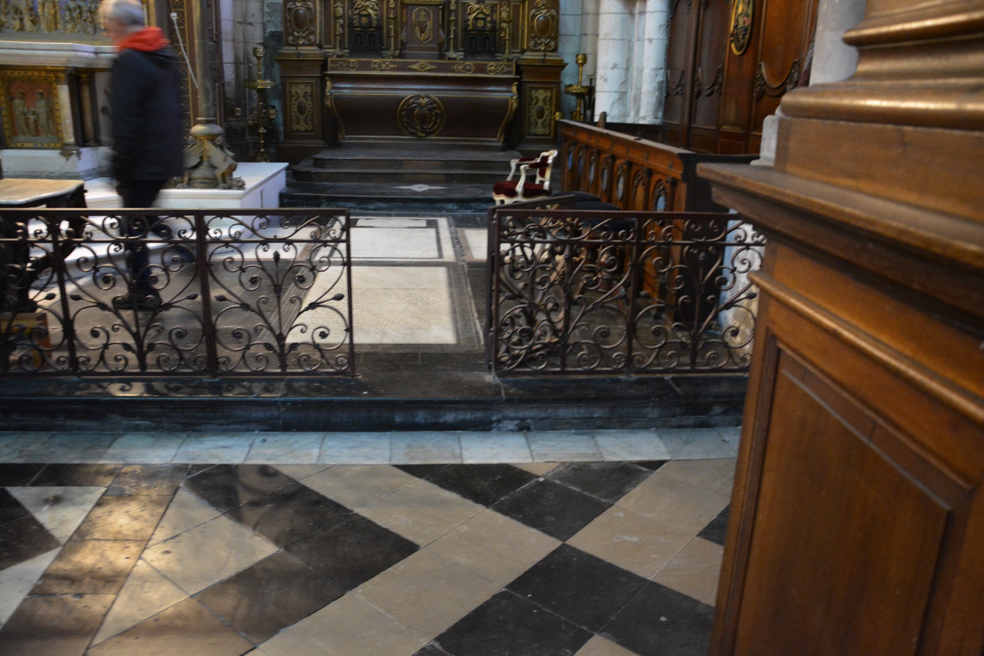 Cathédrale de Saint-Omer -  dallage du Transept Sud, travée latérale F8