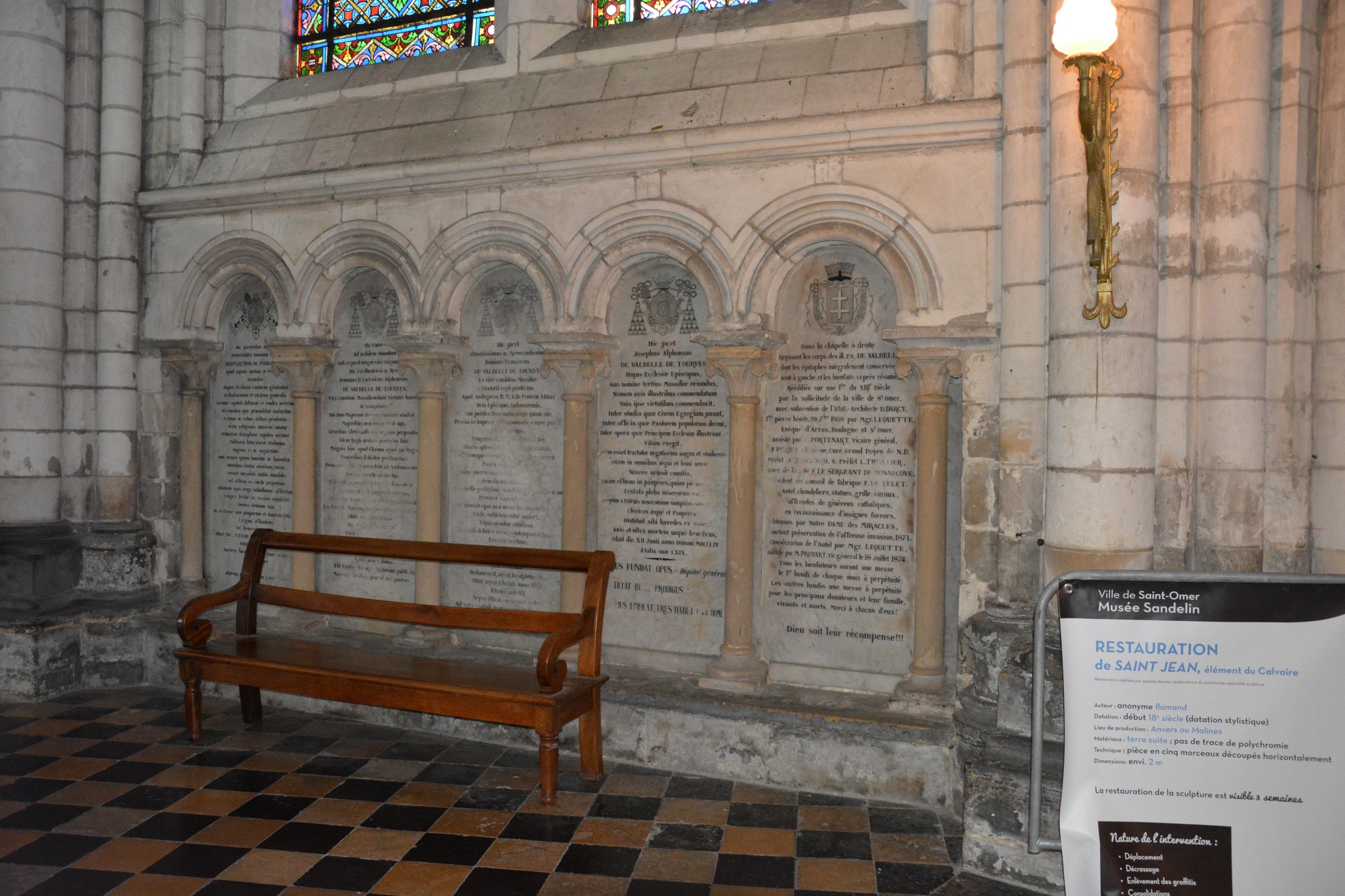 Cathédrale de Saint-Omer -  dallage du Déambulatoire H4