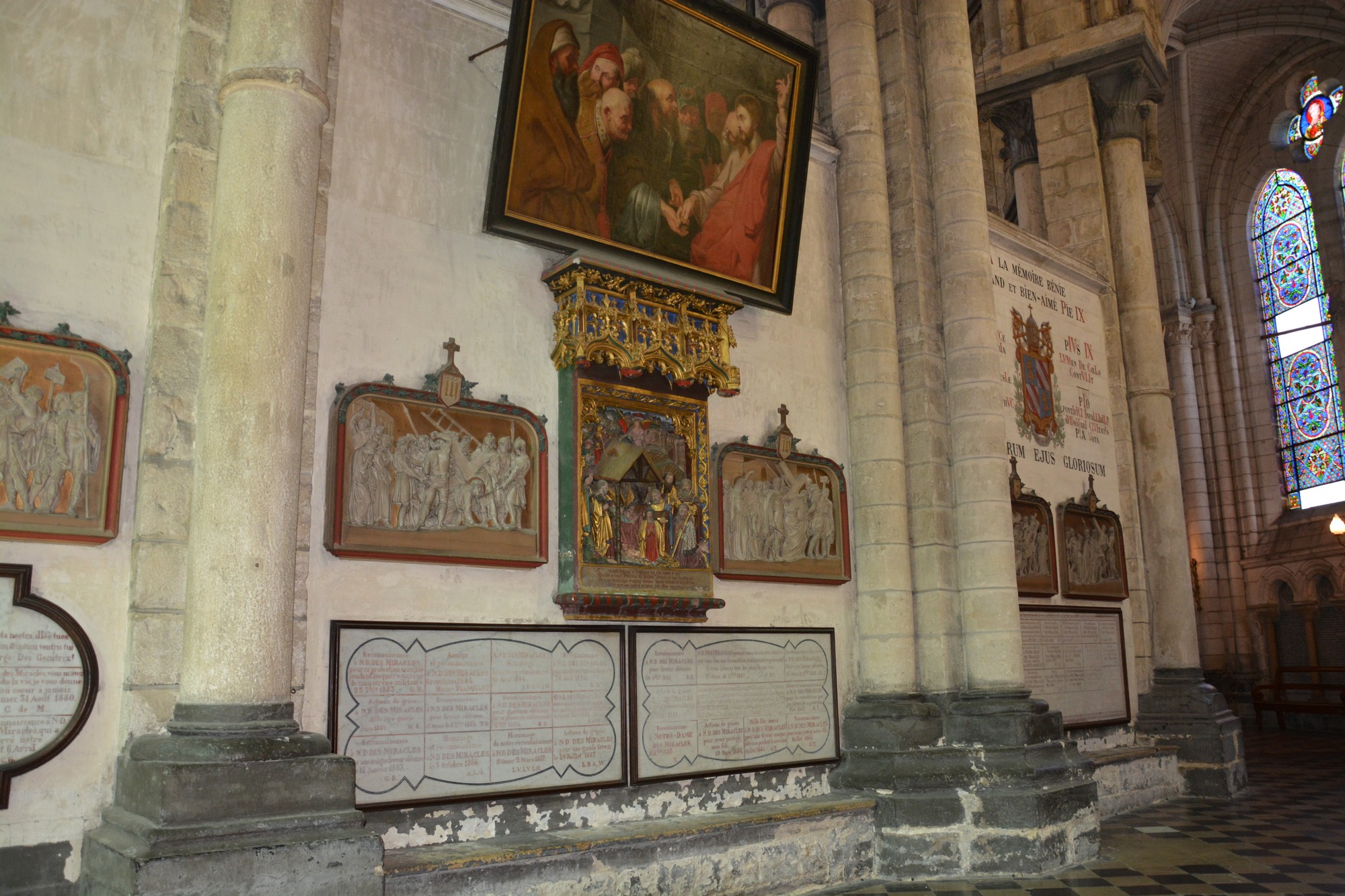 Cathédrale de Saint-Omer -  dallage du Déambulatoire H9