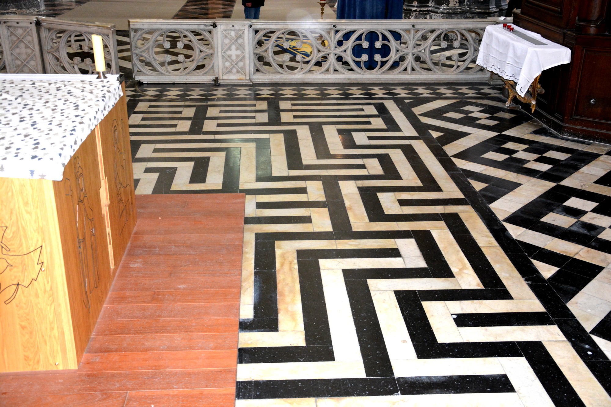 Cathédrale de Saint-Omer  -  Choeur -  labyrinthe