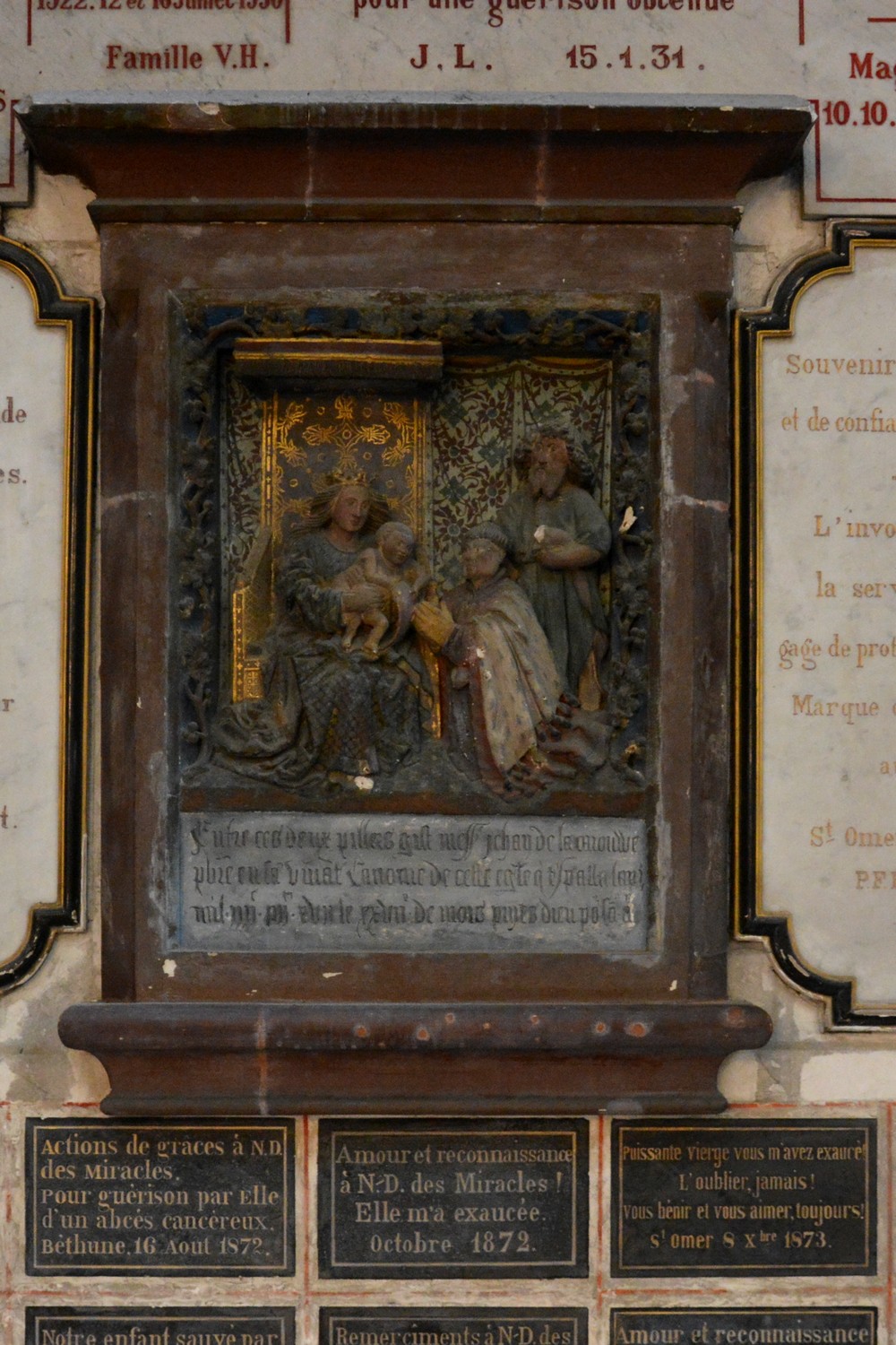 Bas-relief en pierre bleue de baincthun du chanoine Jean de la Carouwe décédé en 1497