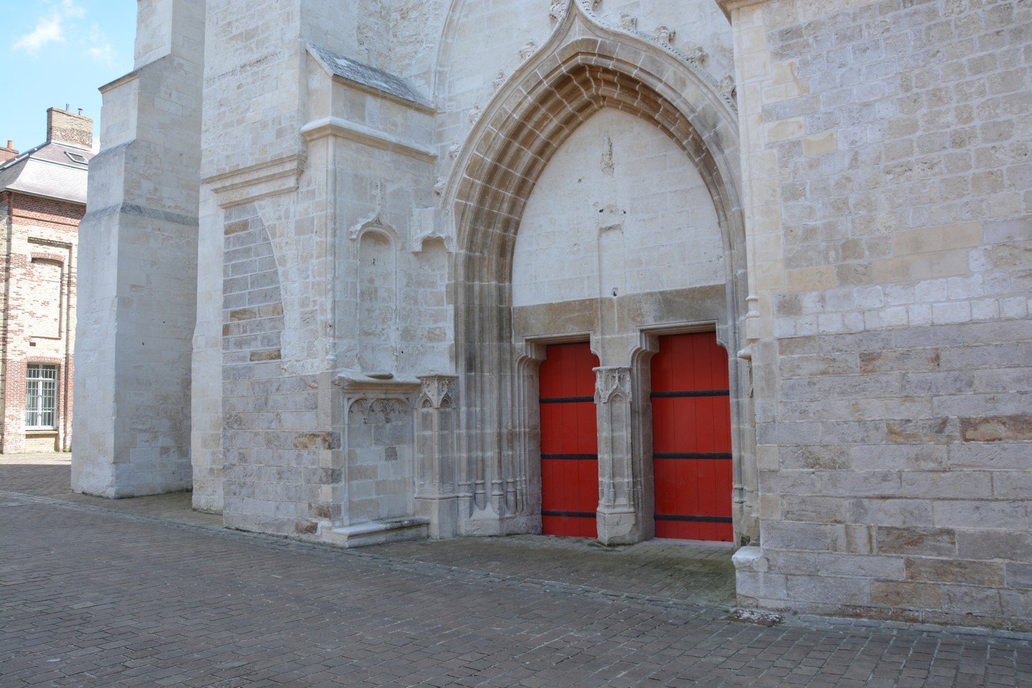 Porche nord-est de Notre-Dame de saint-omer