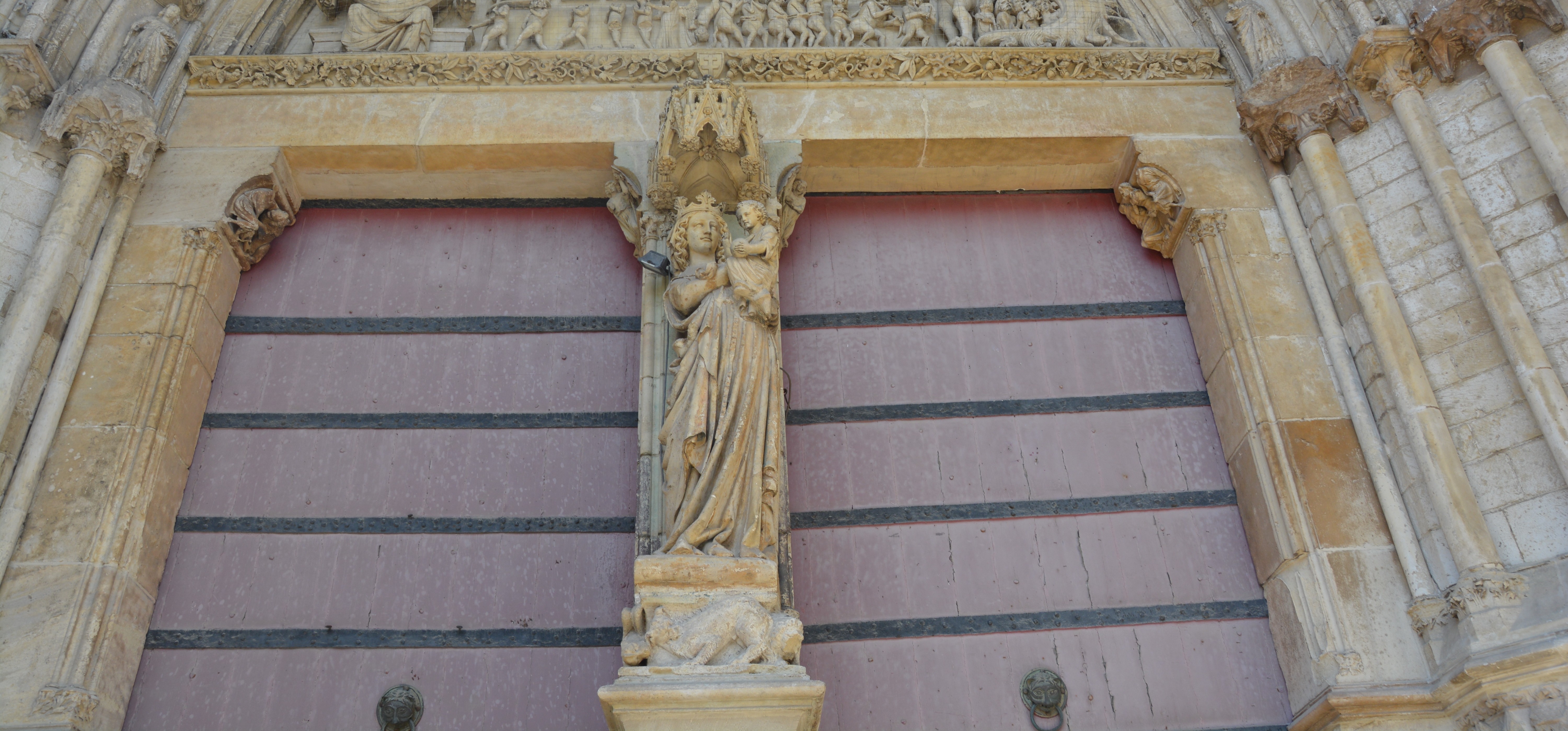 porche sud linteau -  cathédrale de saint-omer - 02/04/2026