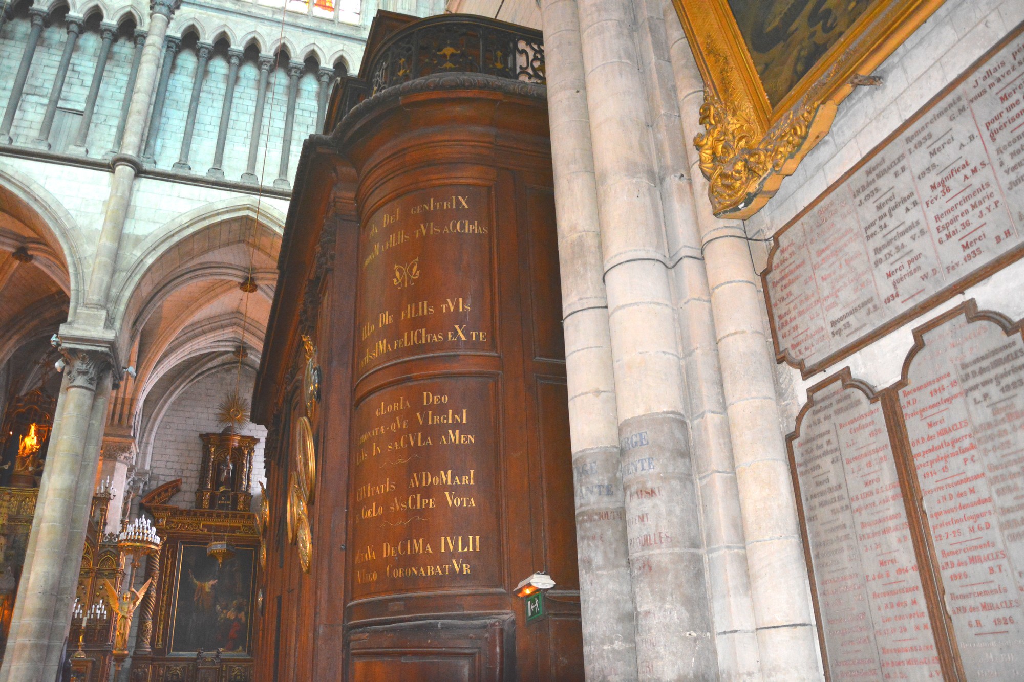 Cathédrale de Saint-Omer - porte tambour sud - côté ouest