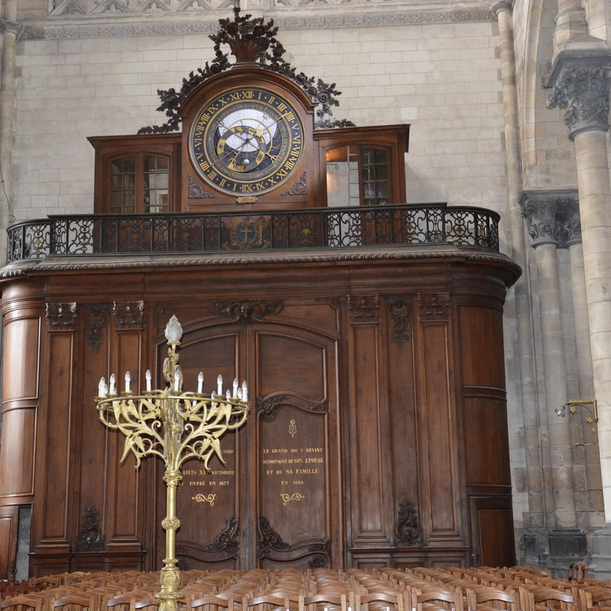 Tourisme à Saint-Omer, visitez la cathédrale, horloge astrolabe