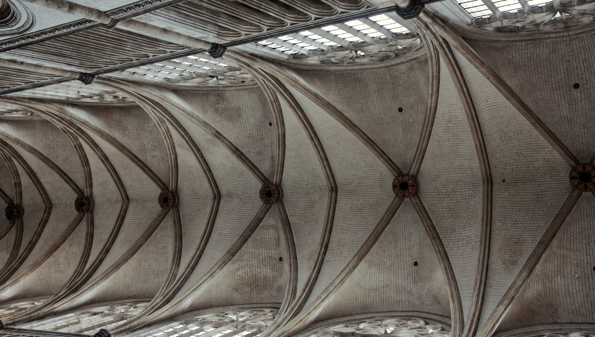 Cathédrale de Saint-Omer | nef vitraux hauts non personnalisés