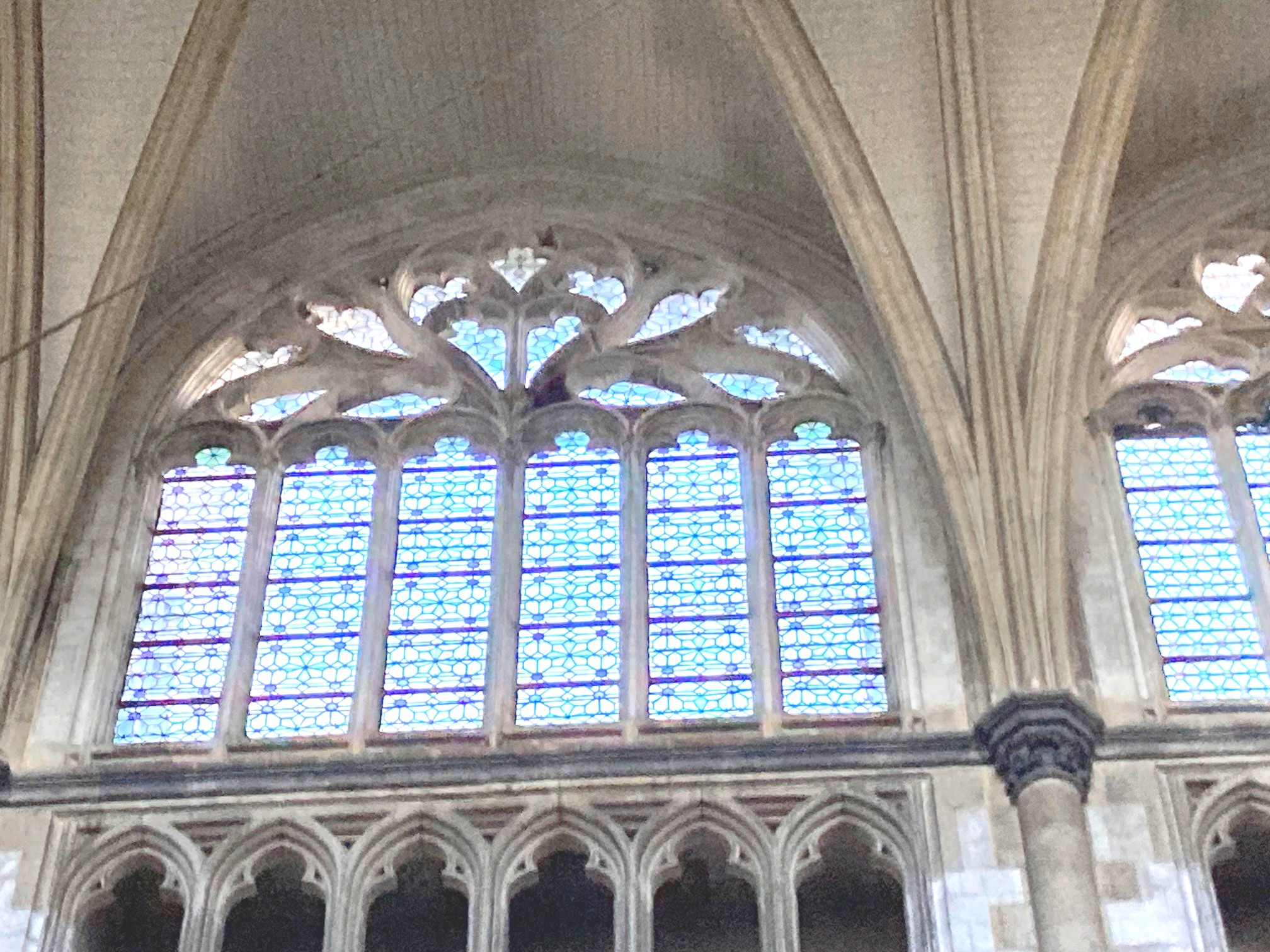 Cathédrale de Saint-Omer | nef vitraux hauts non personnalisés