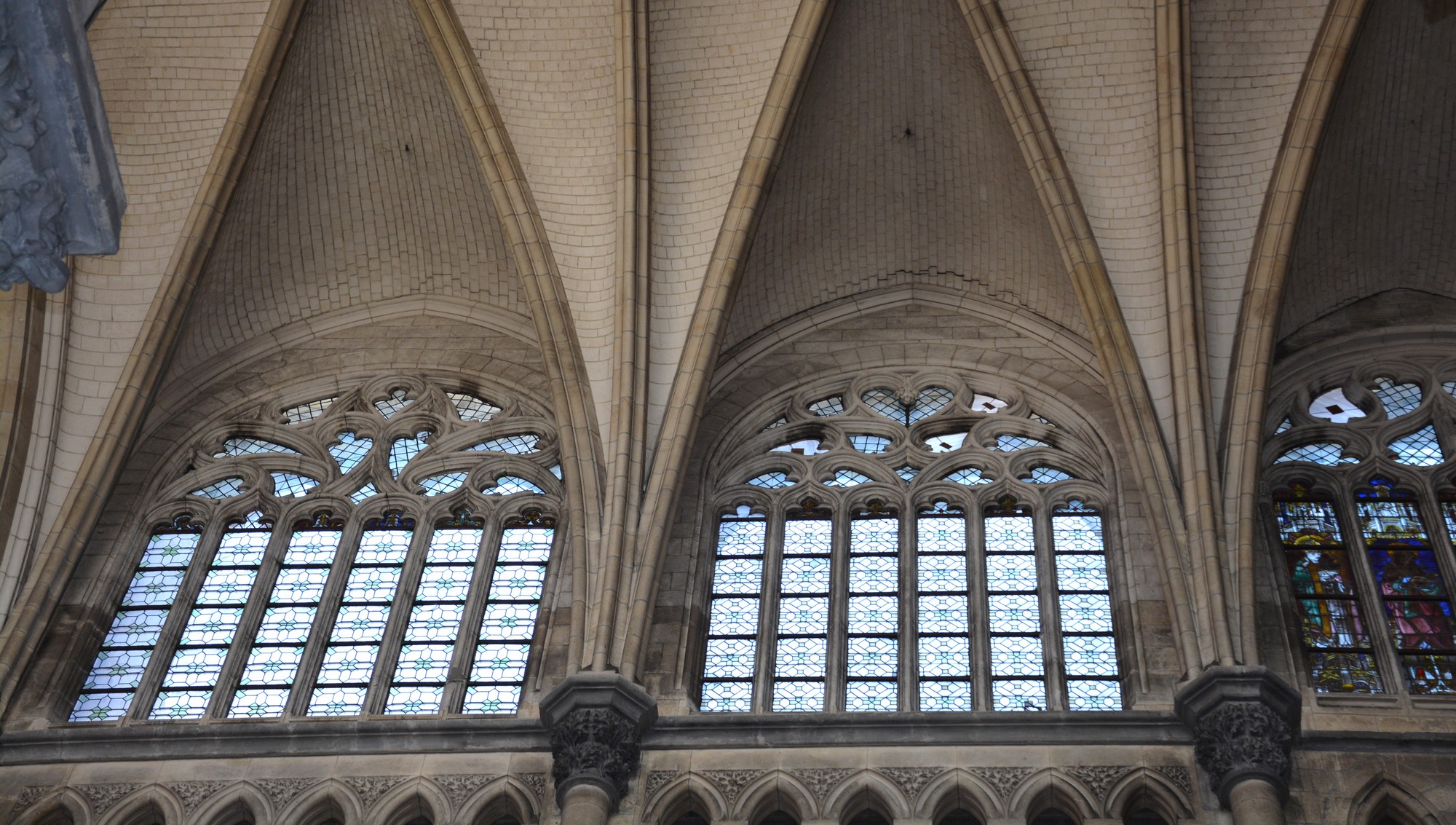 Vitraux Transept Nord Est 2 Baies verre teinté bleu