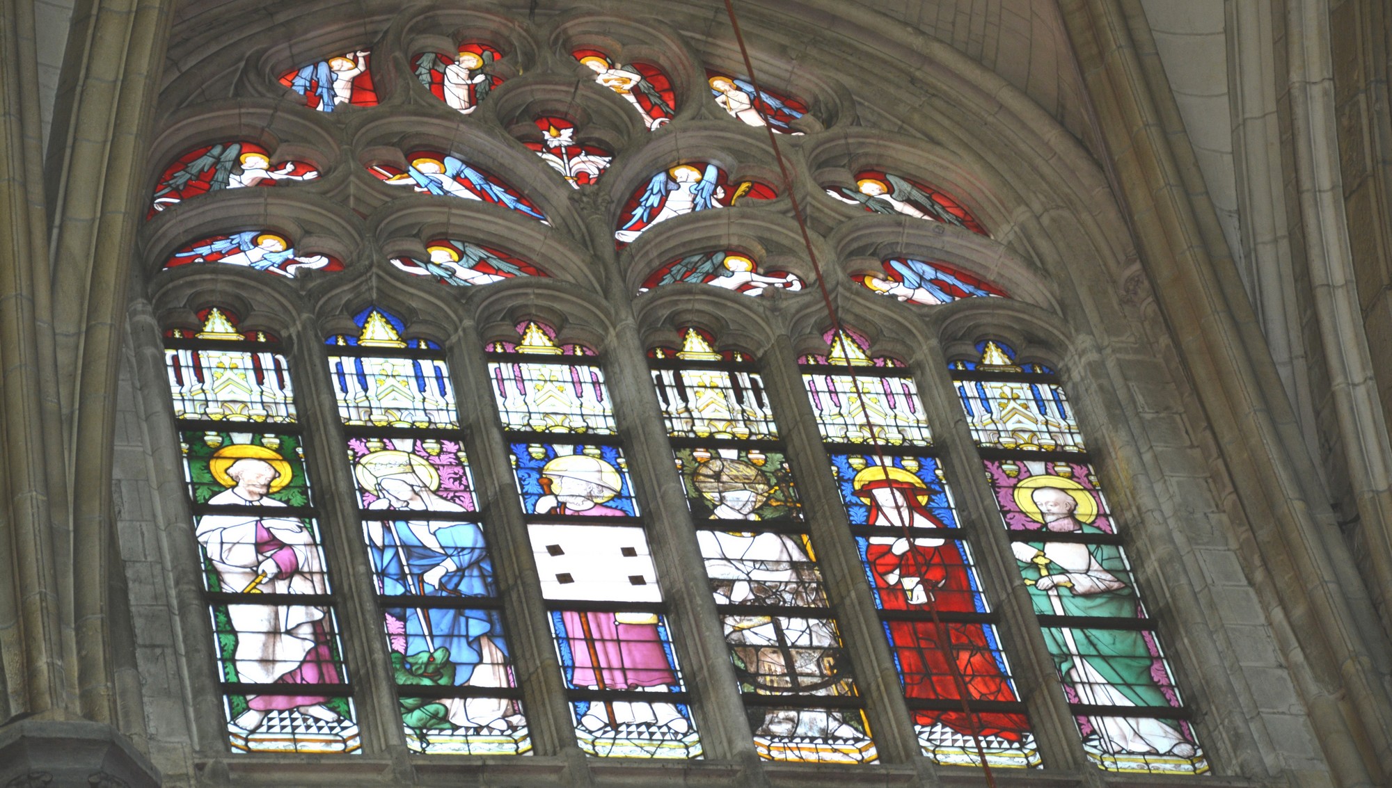 Cathédrale de Saint-Omer | transept S E | Ensemble 4 verrières   personnalisées | Saints Pierre, Marguerite, Jacques, Clément, Jérôme, Paul
