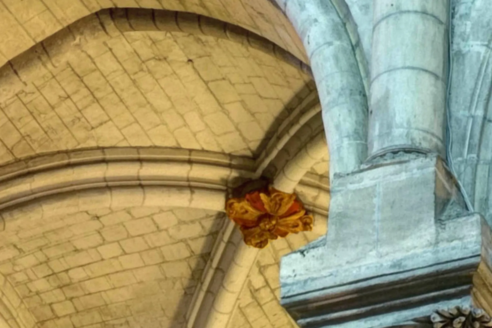 Rosace de clé de voutes du transept Sud latéral est : R16