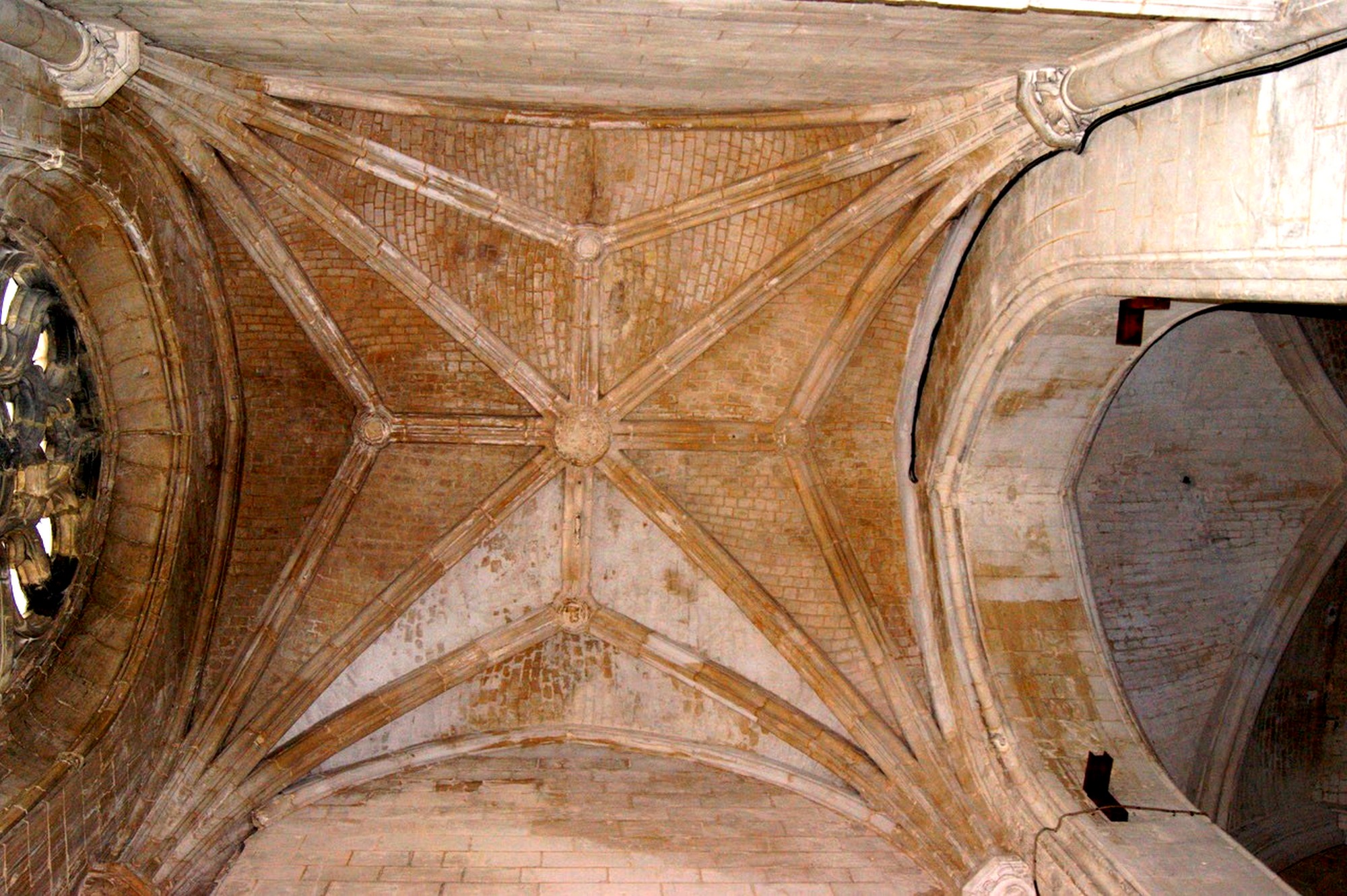 Cathédrale de Saint-Omer - Chapelle ancienne Notre-Dame de Pitié Cathédrale de Saint-Omer - Chapelle ancienne Notre-Dame de Pitié