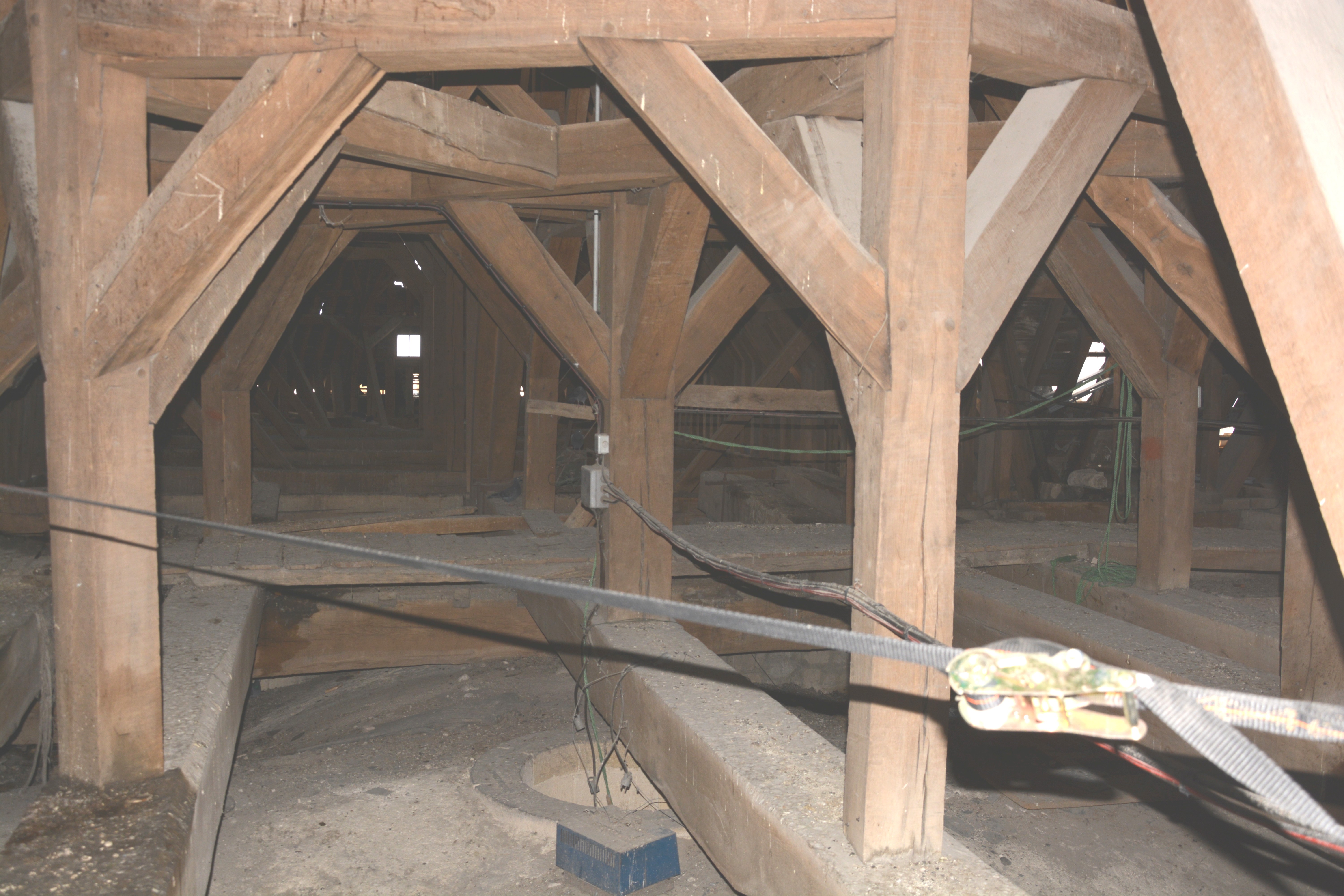 Cathédrale de Saint-Omer | charpente du bati support de fleche