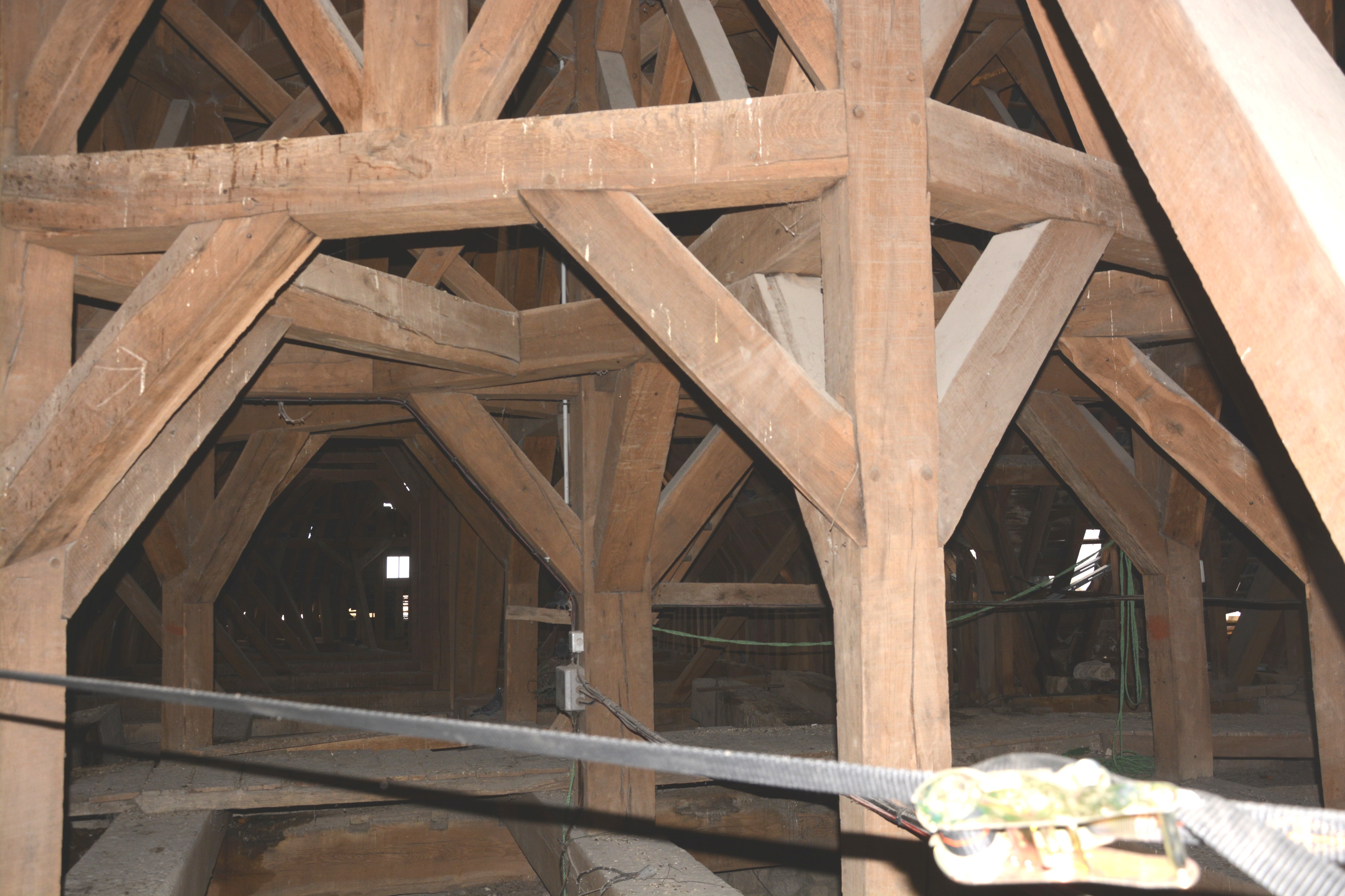 Cathédrale de Saint-Omer | charpente du bati support de fleche