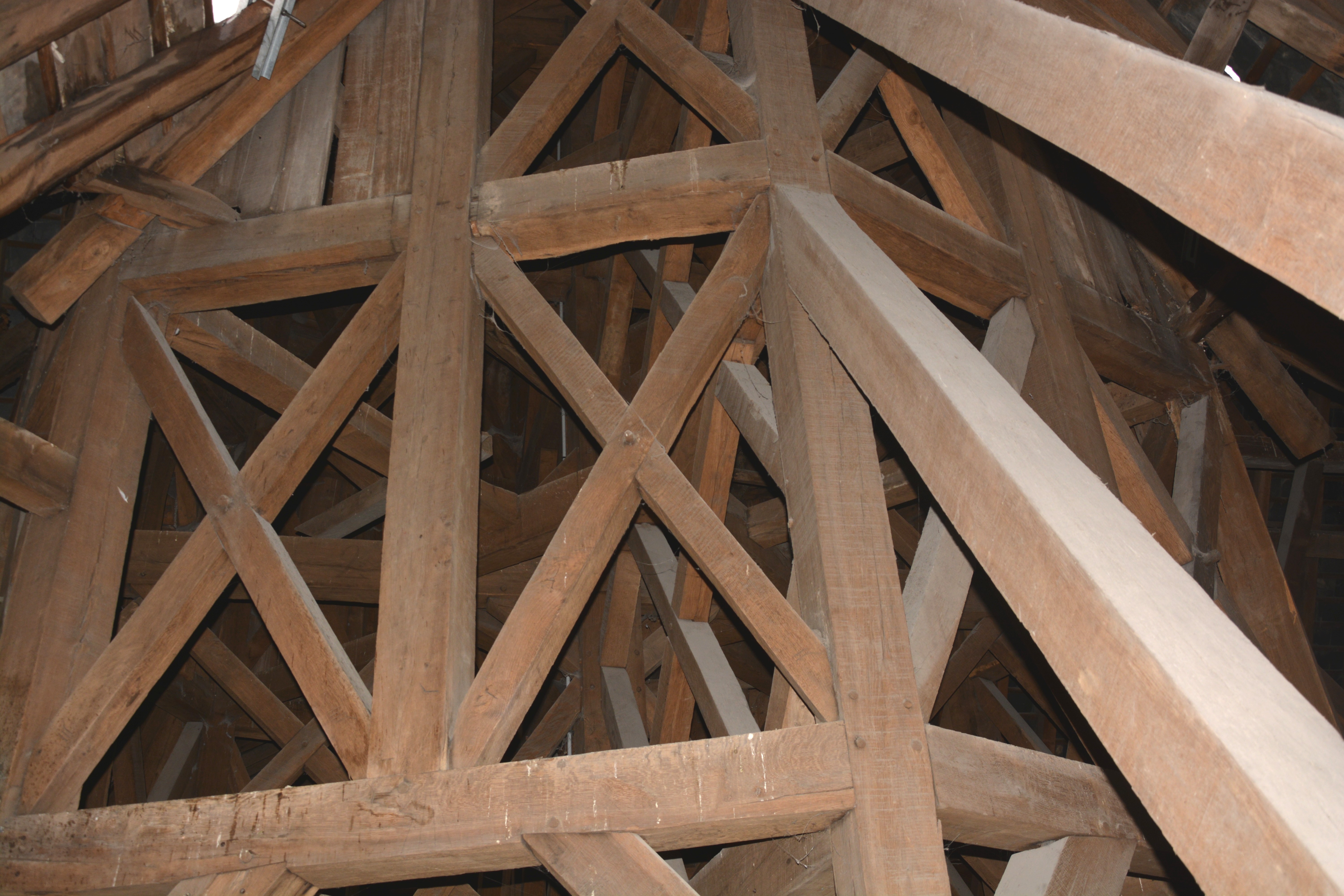 Cathédrale de Saint-Omer | charpente du bati support de fleche