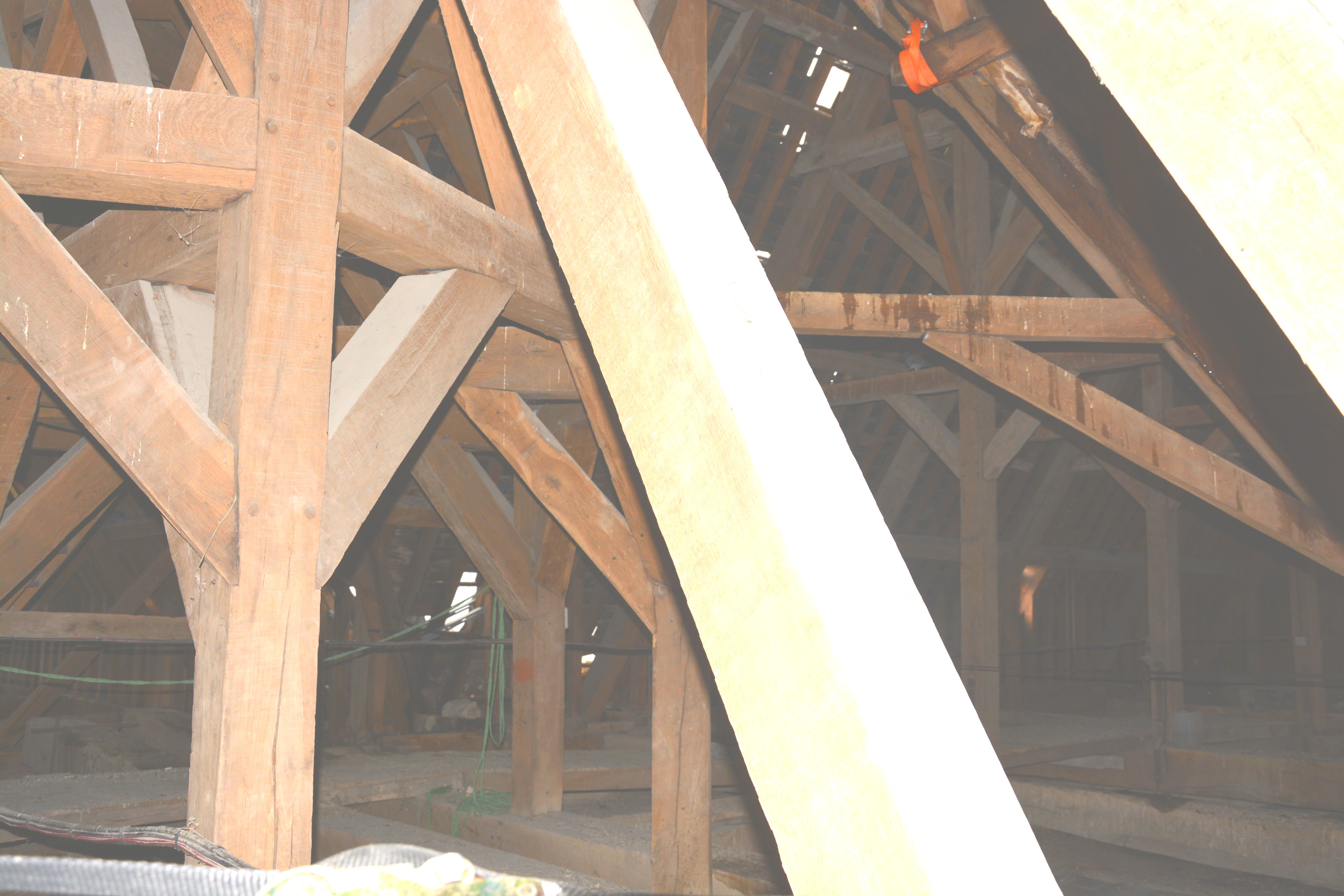 Cathédrale de Saint-Omer | charpente du bati support de fleche