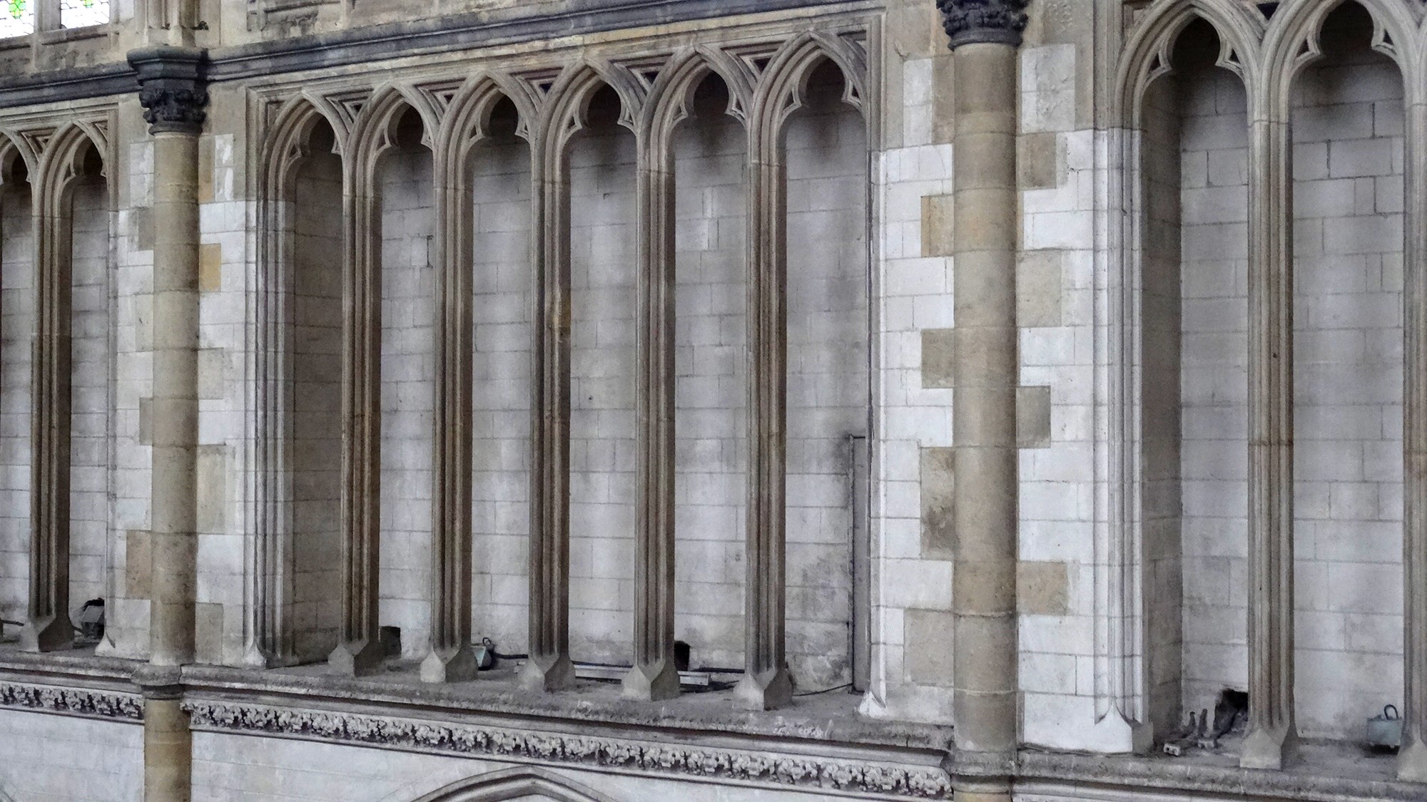 Cathédrale de Saint-Omer | triforium à baies de la Nefte