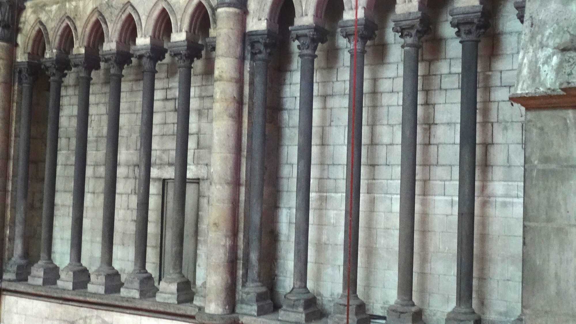 série de photographies prises en 2025 à l'intérieur du Triforium  des Transepts et  du Choeur