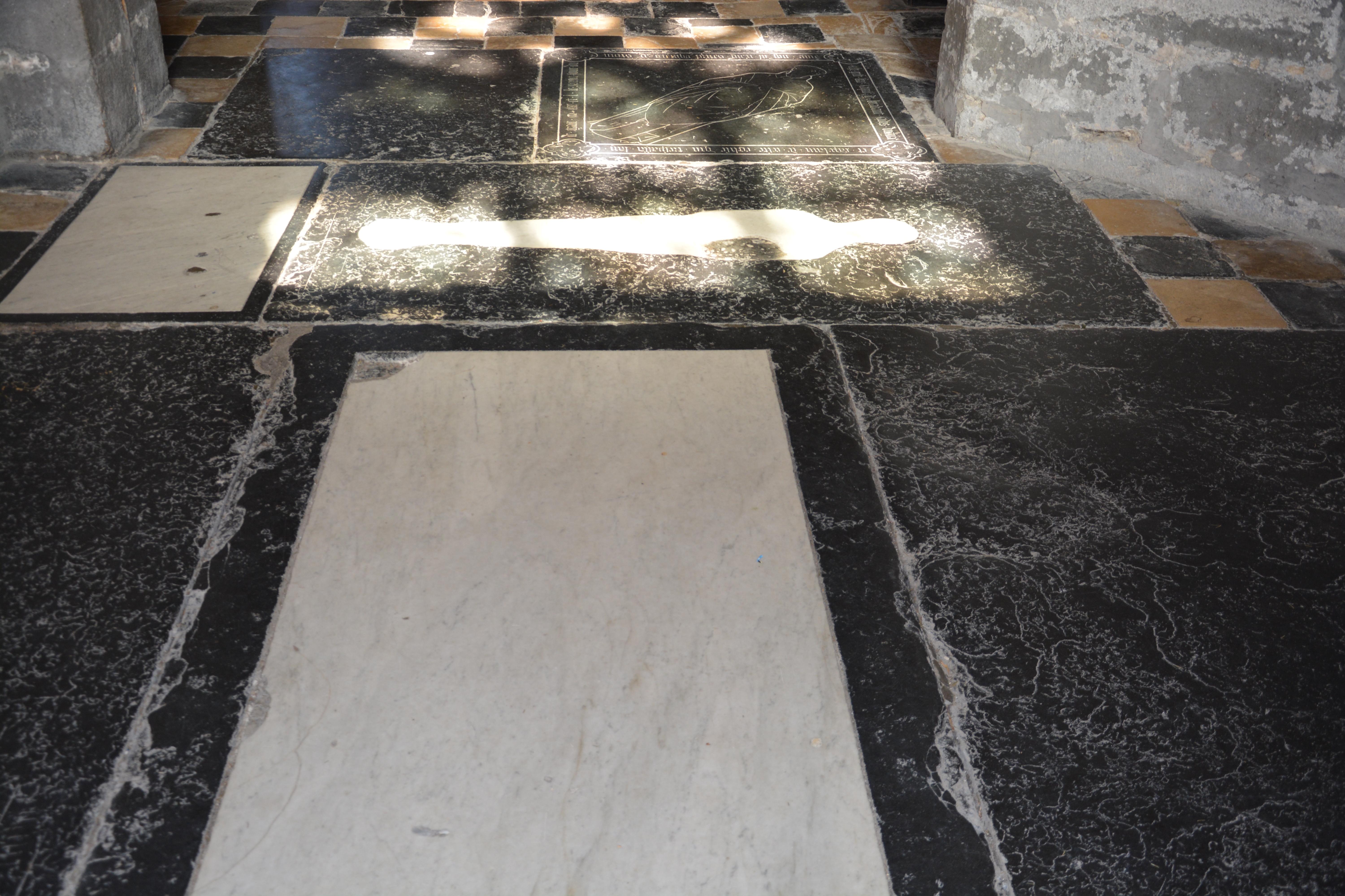 Cathédrale de Saint-Omer -  dallage de la NEF travée A02