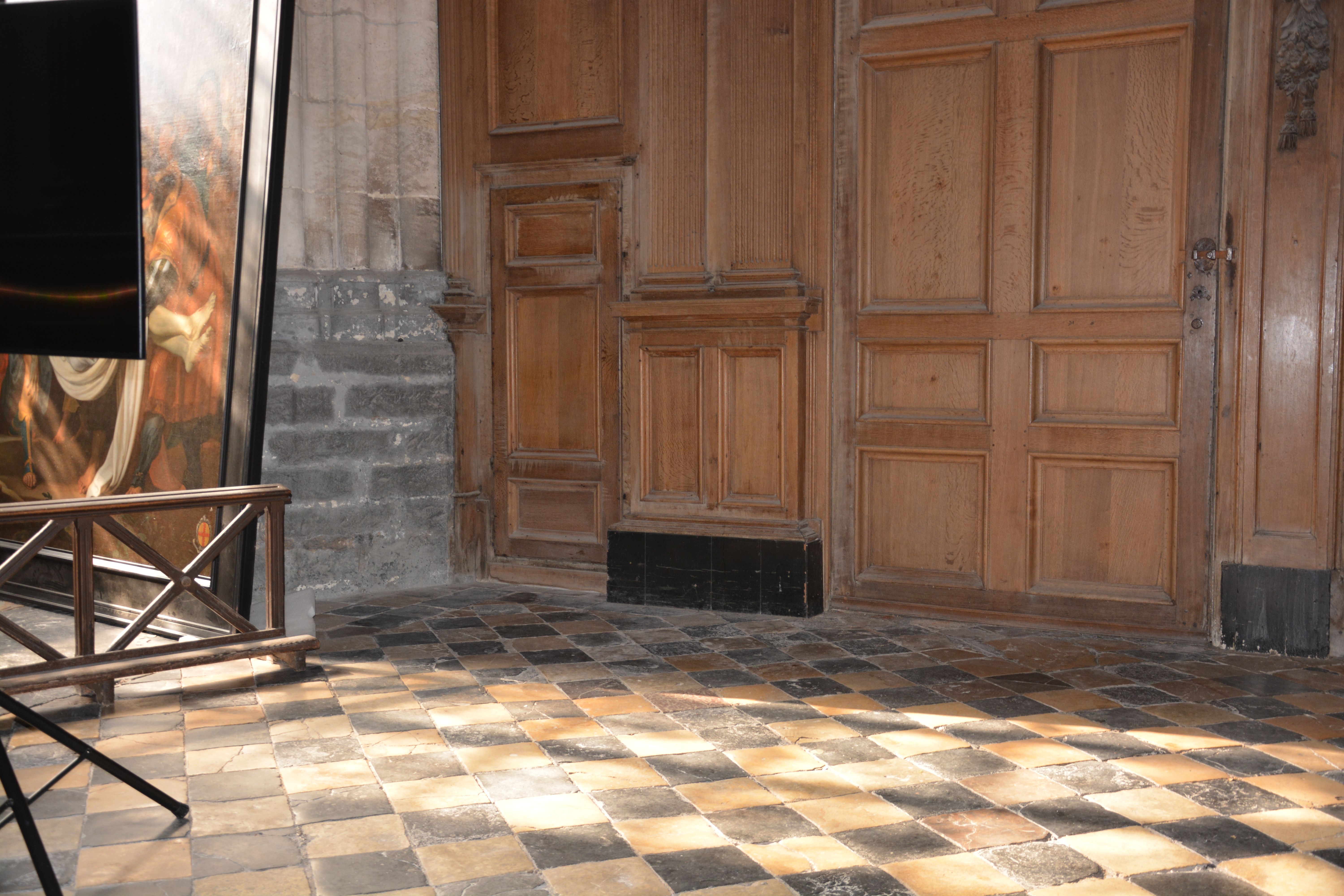 Cathédrale de Saint-Omer -  dallage de la NEF travée A1