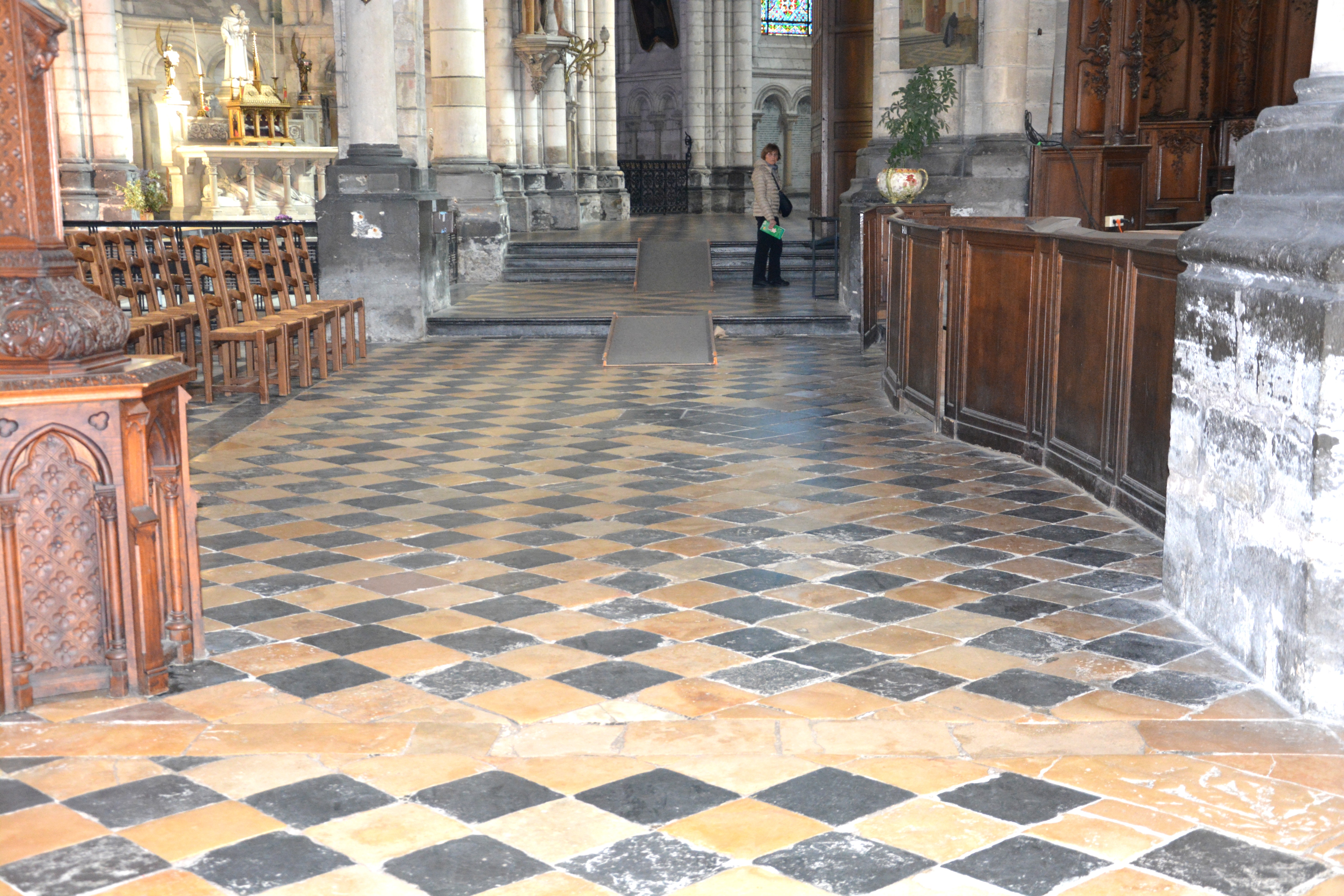 Cathédrale de Saint-Omer -  dallage transept nord travées E4-G4-F4
