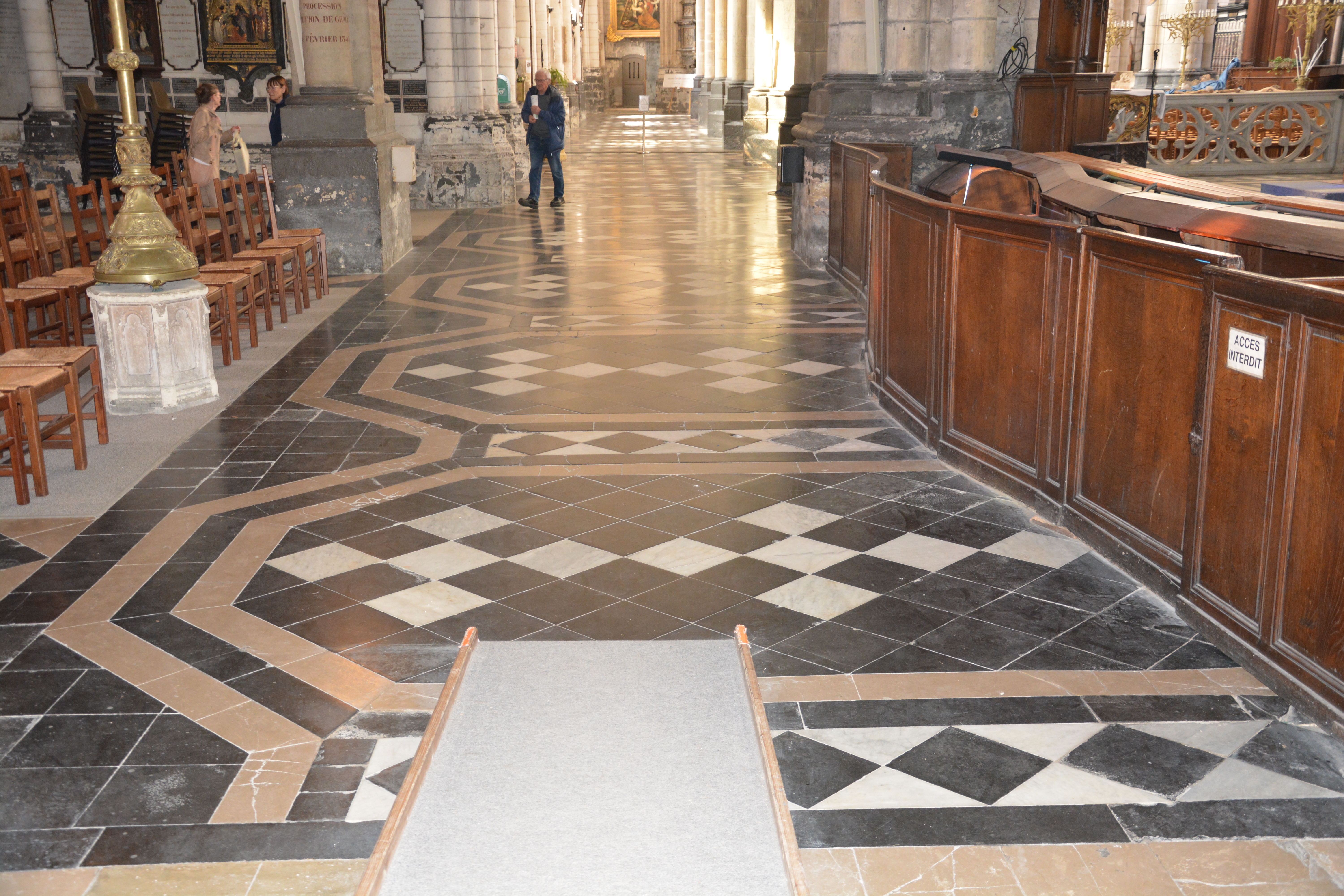 Cathédrale de Saint-Omer -  dallage du Déambulatoire G5