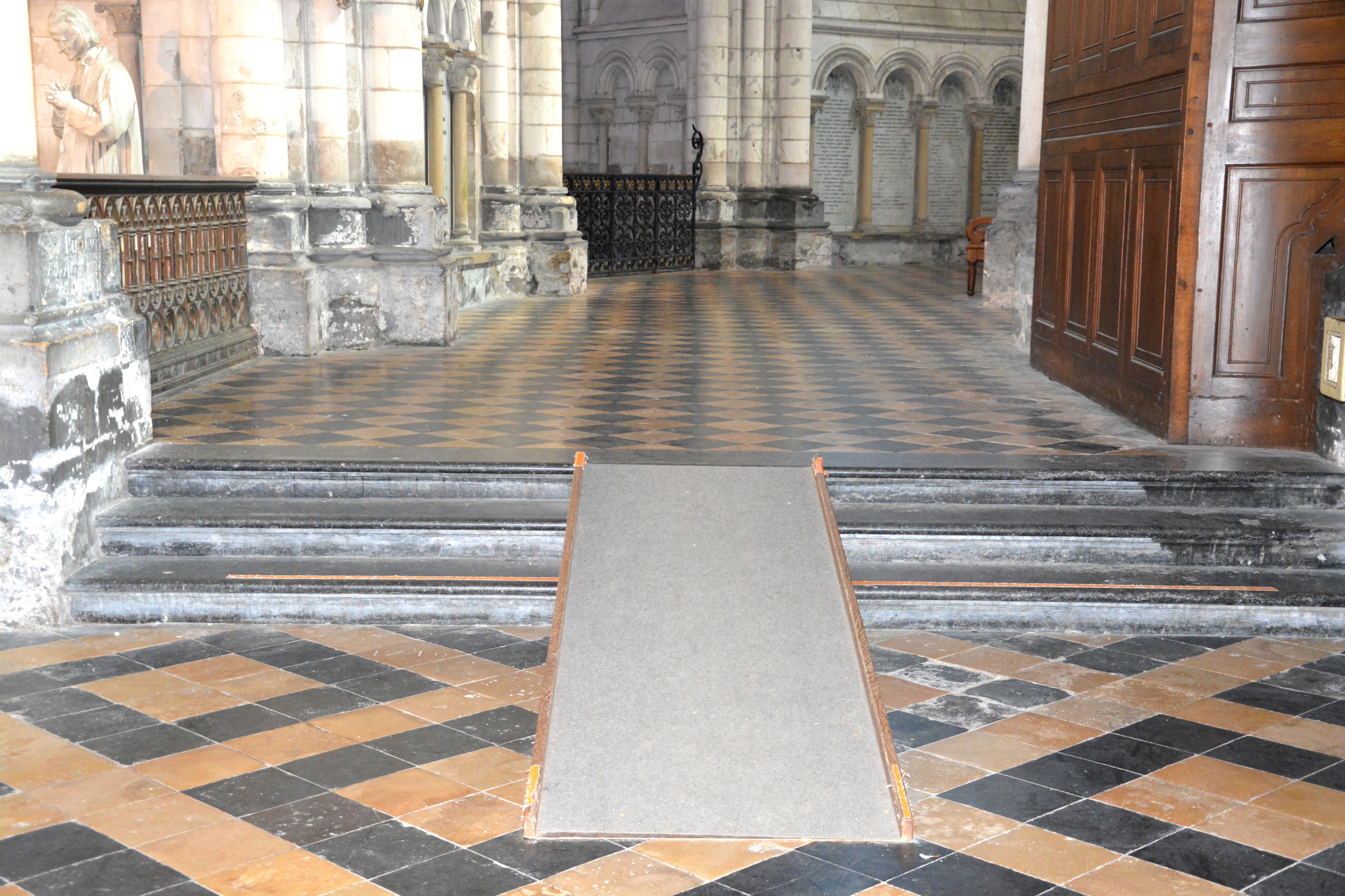 Cathédrale de Saint-Omer -  dallage du Déambulatoire H1